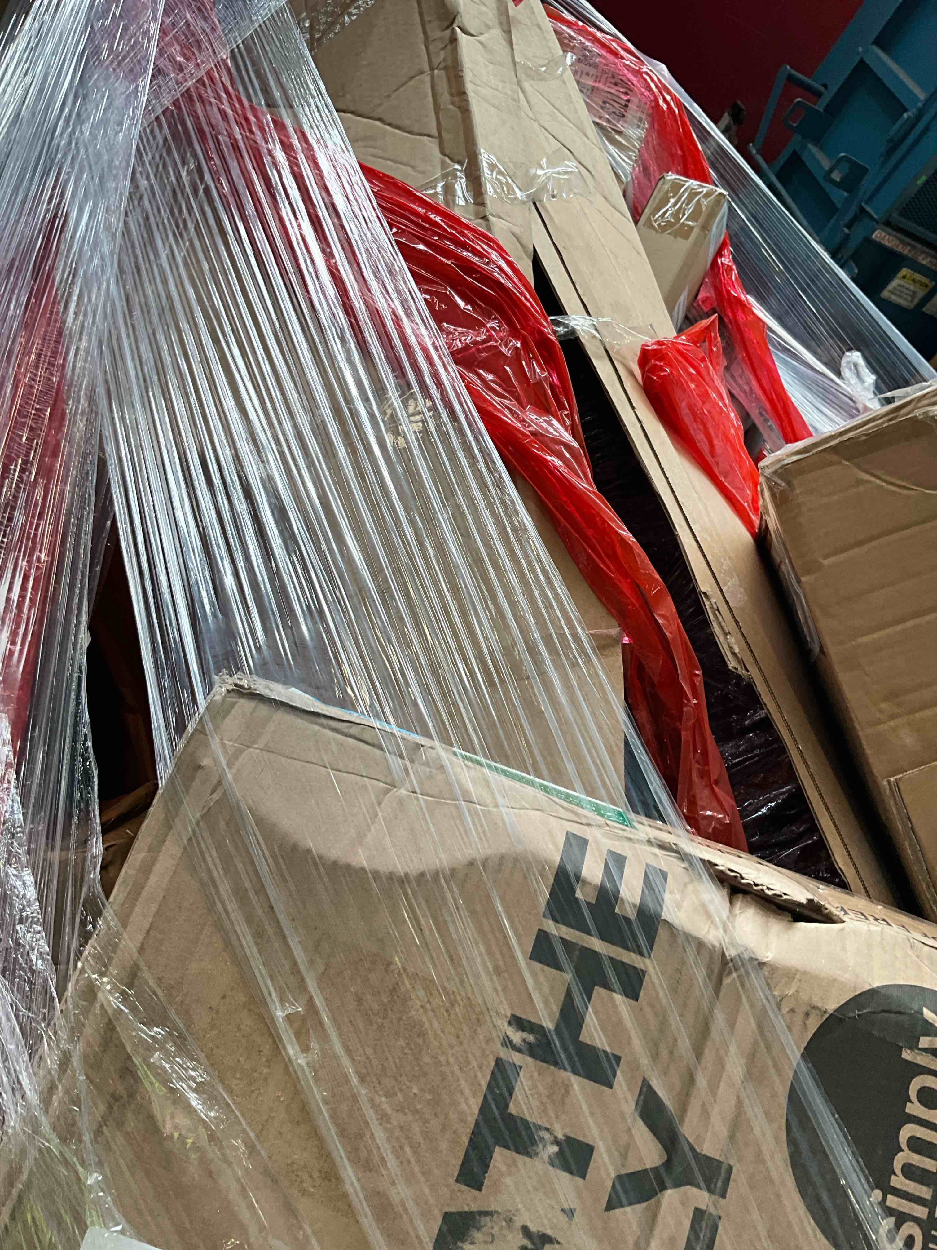 Reseller's Dream: Pallet Of Home Goods!