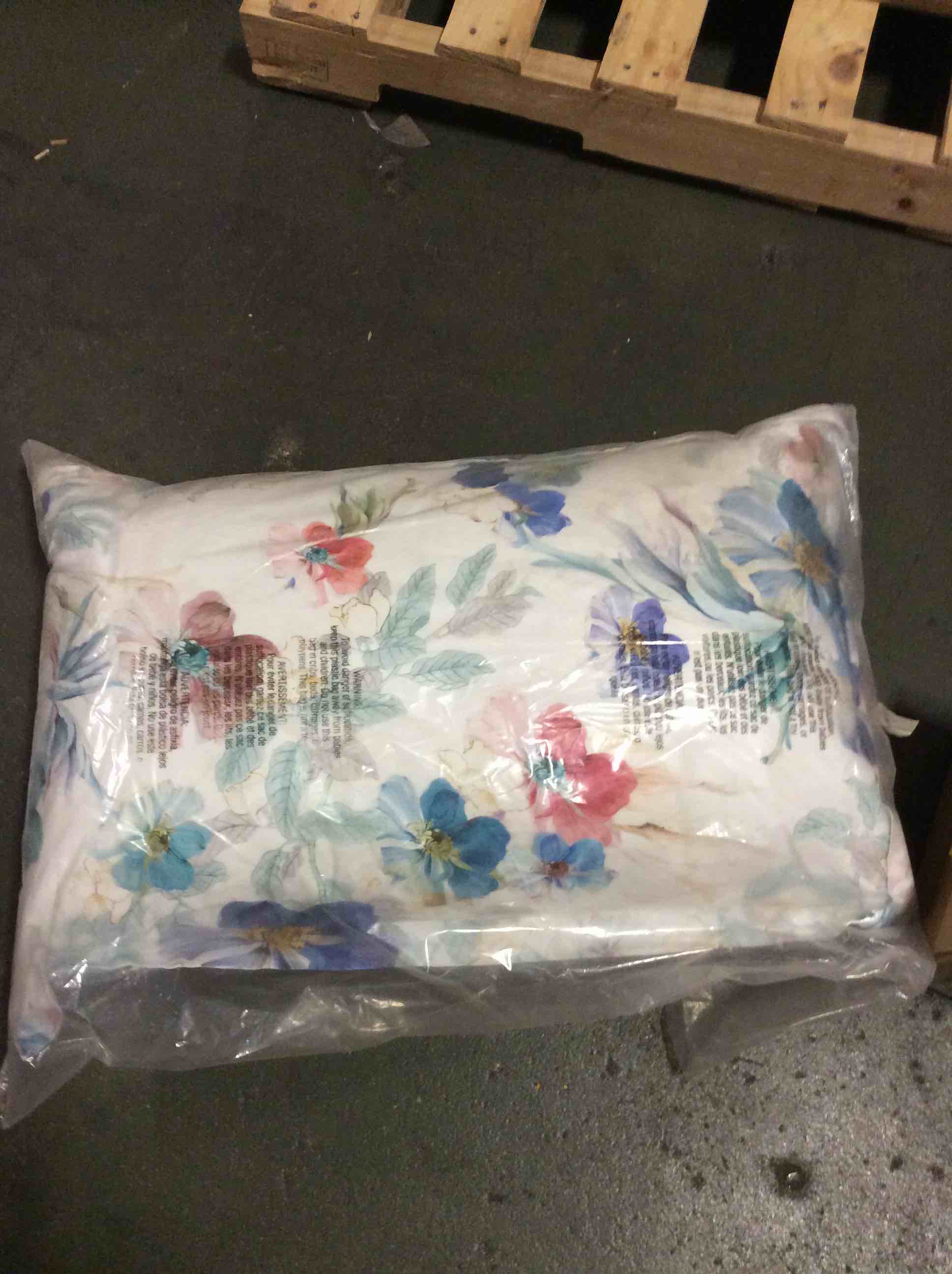 https://s3.amazonaws.com/lotting-images-prod/bidfta/TEA5086106_1777319921653.jpeg