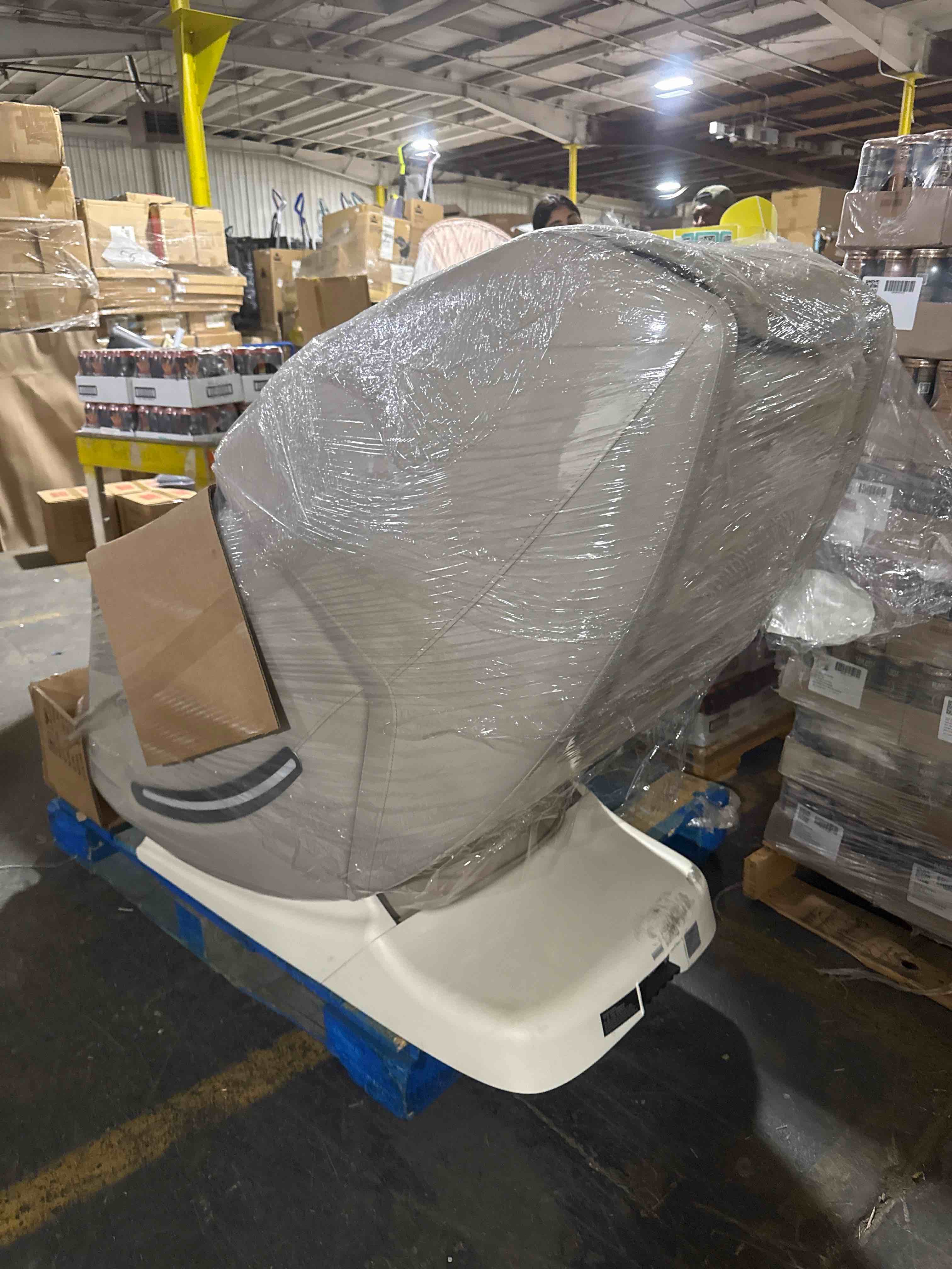 Condition photo showing Good Condition for osaki os-3d aspire massage chair 