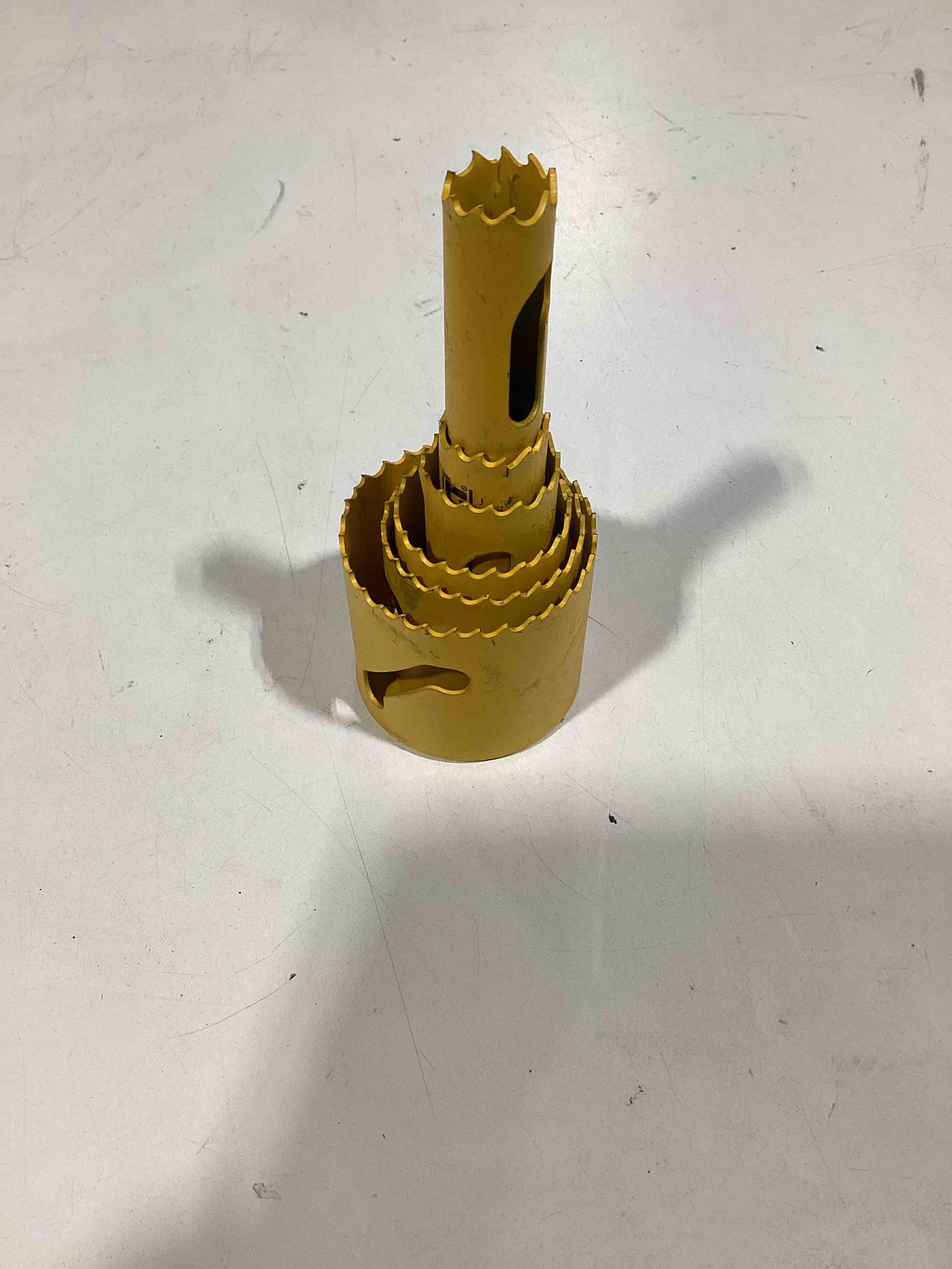 Condition photo showing As Is for dewalt bi-metal hole saw kit for wood, metal and plastic (d180001)