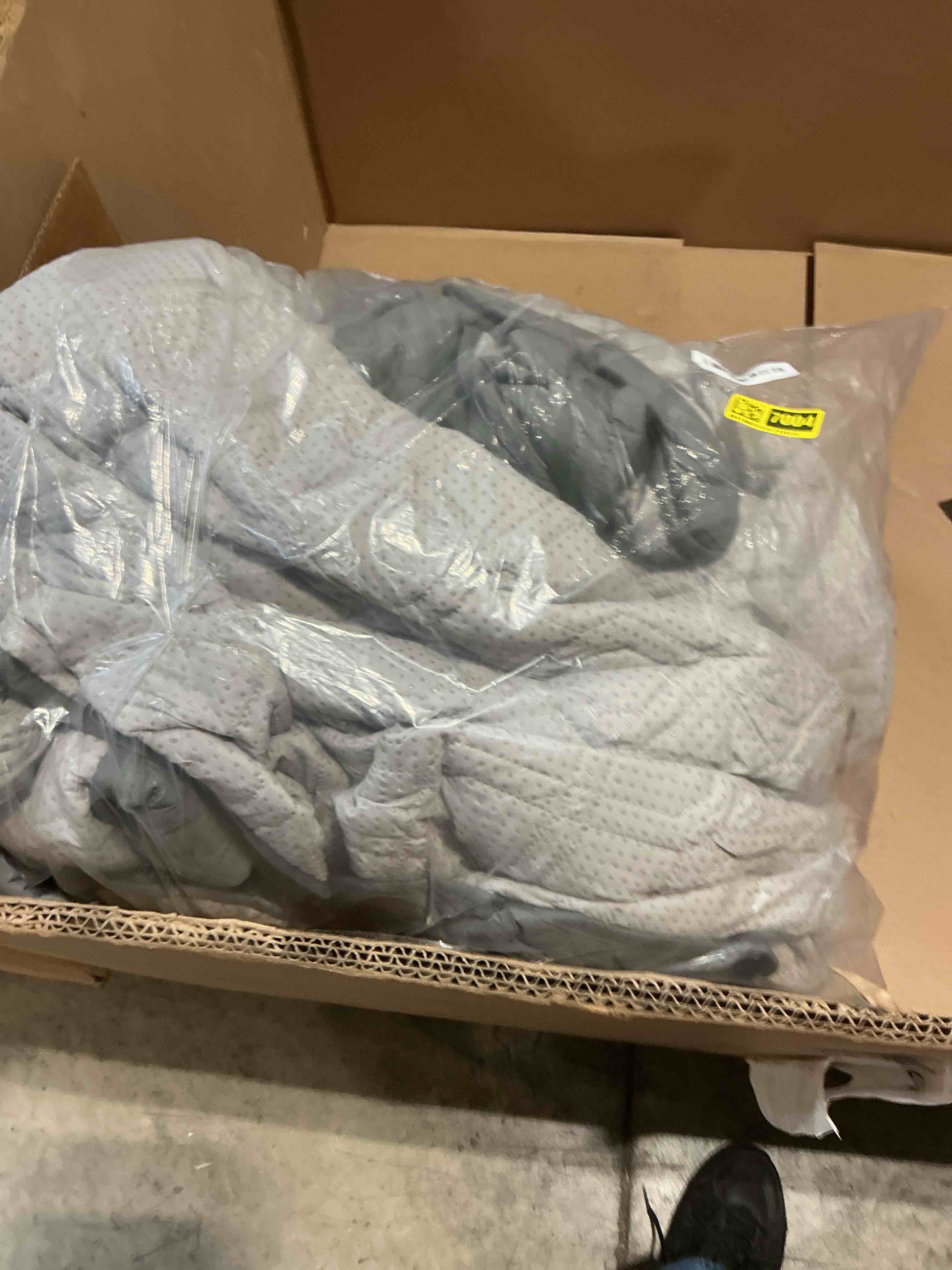Condition photo showing Good Condition for queen comfortable set