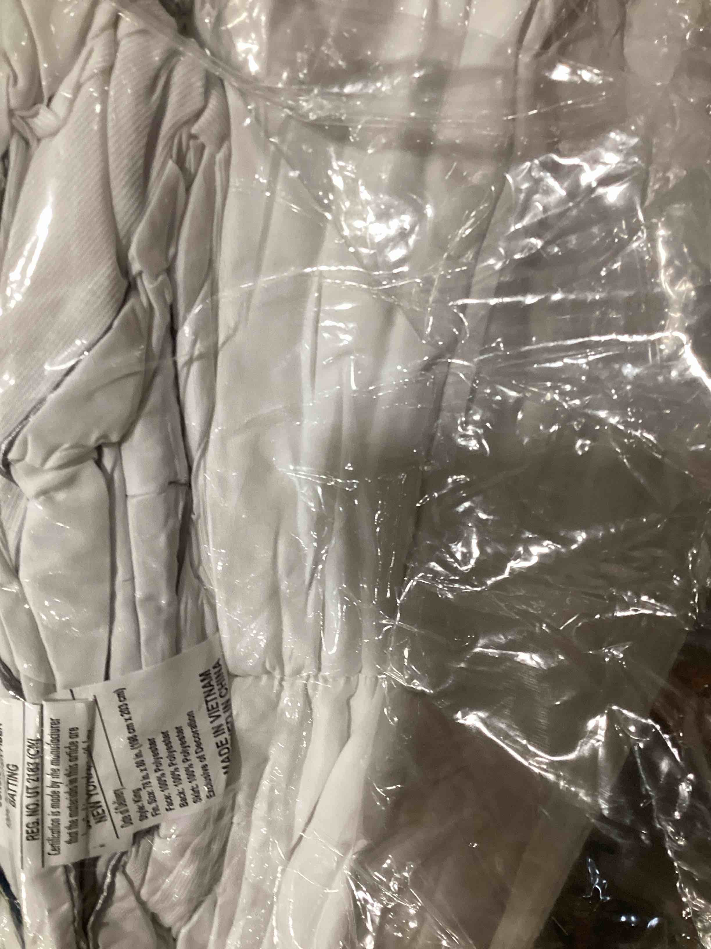 Condition photo showing Good Condition for serta goose feather down fiber comforter king size - 100% cotton cover duvet insert - hotel luxury hypoallergenic bedding comforter all season medium warmth 106 x 90 inch white white/all season king