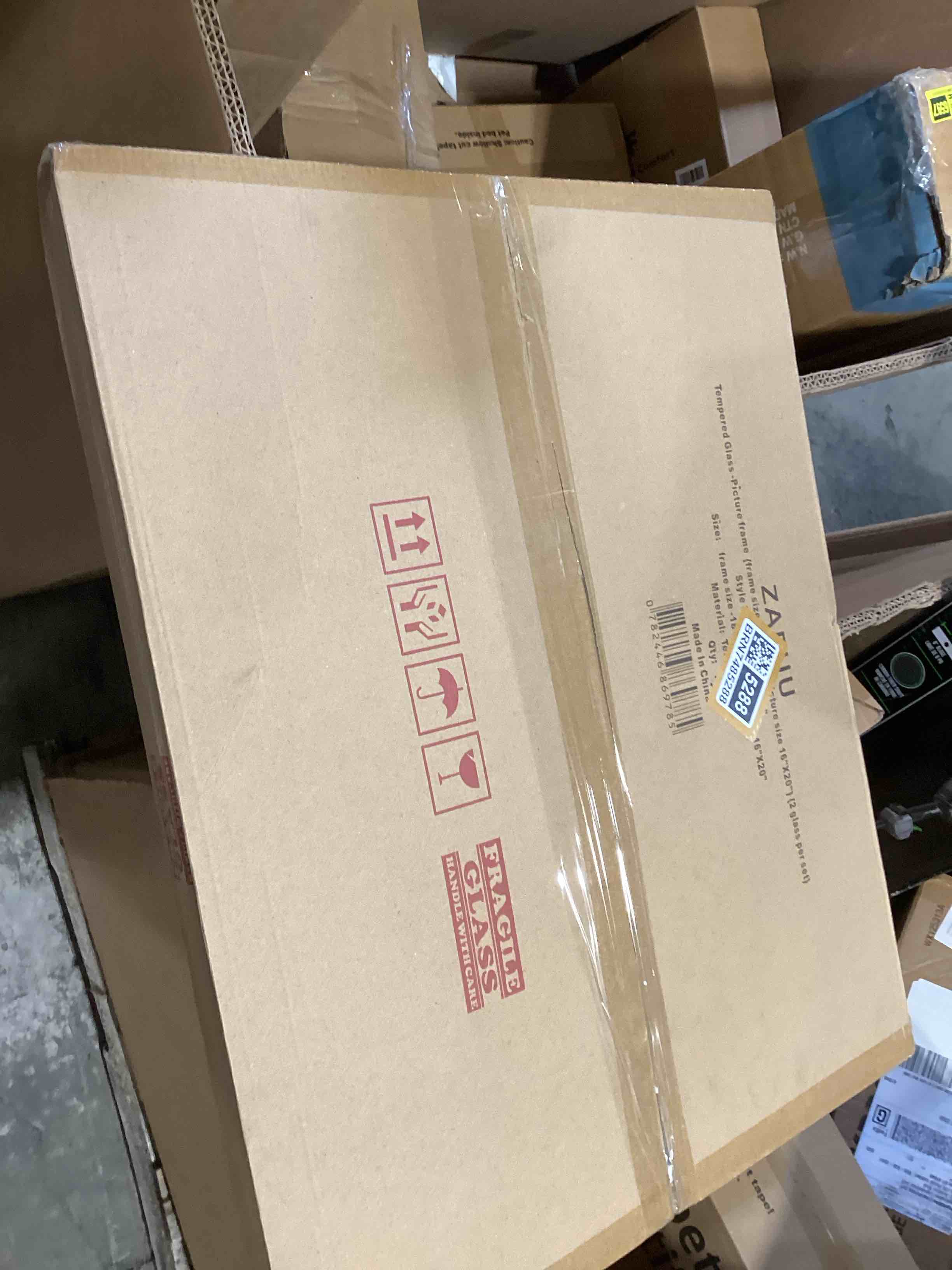 Condition photo showing Good Condition for tempered glass picture frame