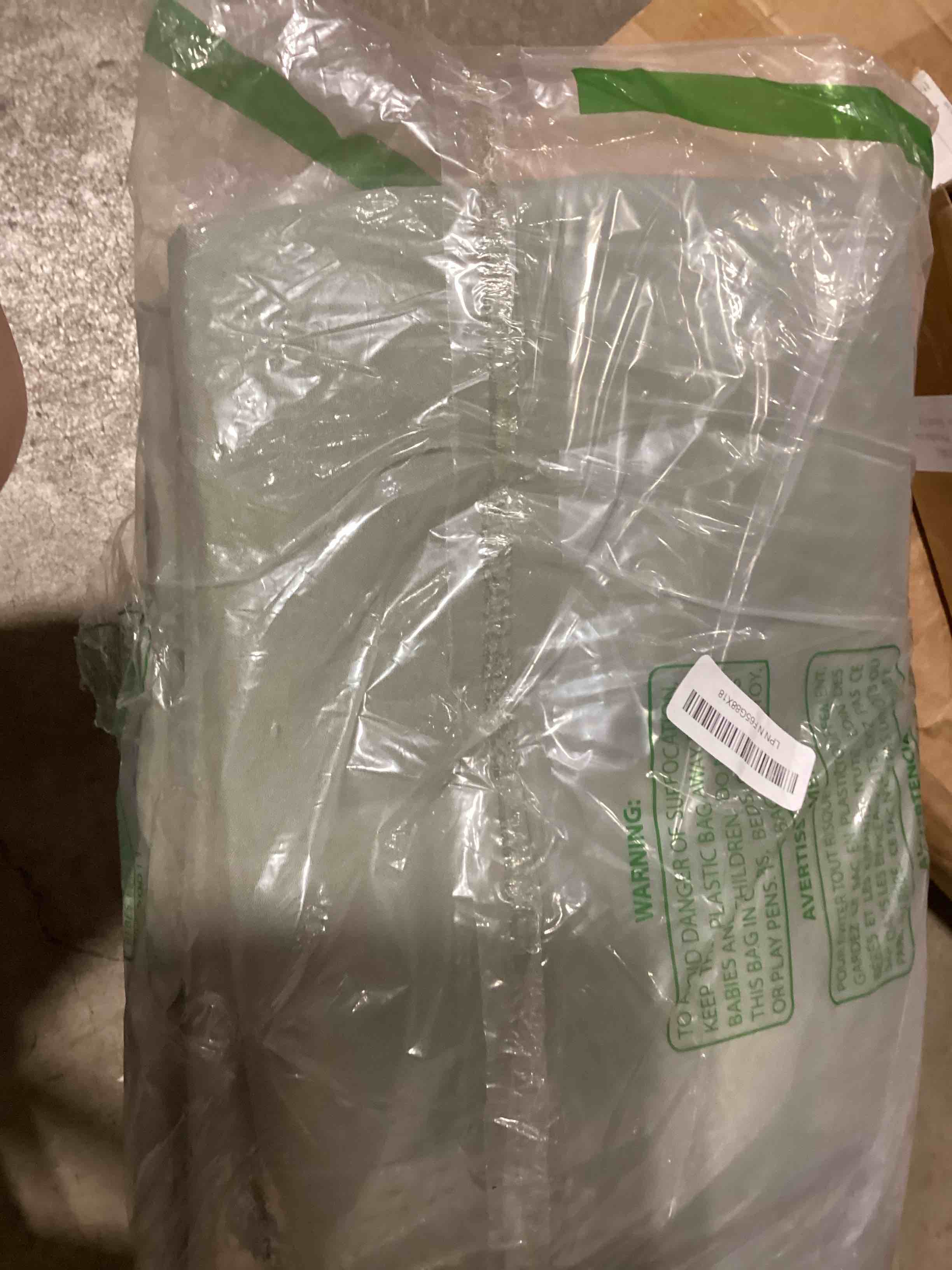 Condition photo showing Good Condition for green curtains