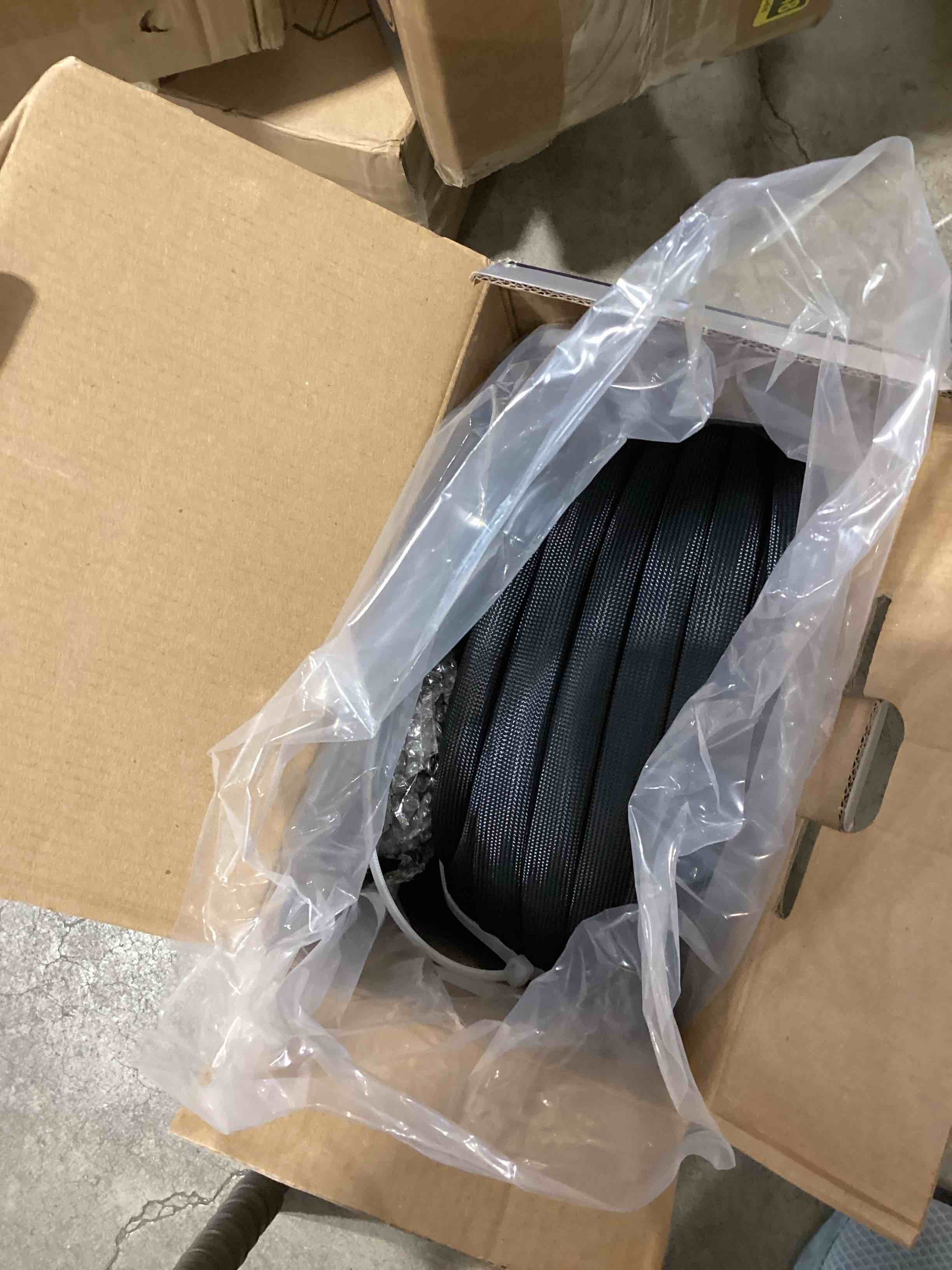 Condition photo showing Good Condition for flexible garden hose 100 ft, ultra lightweight water hoses 100ft w/10 function sprayer and 3/4" brass fittings, kink-free, sturdy, abrasion resistant for yard, lawn, outdoor and gardening(black) 100ft black