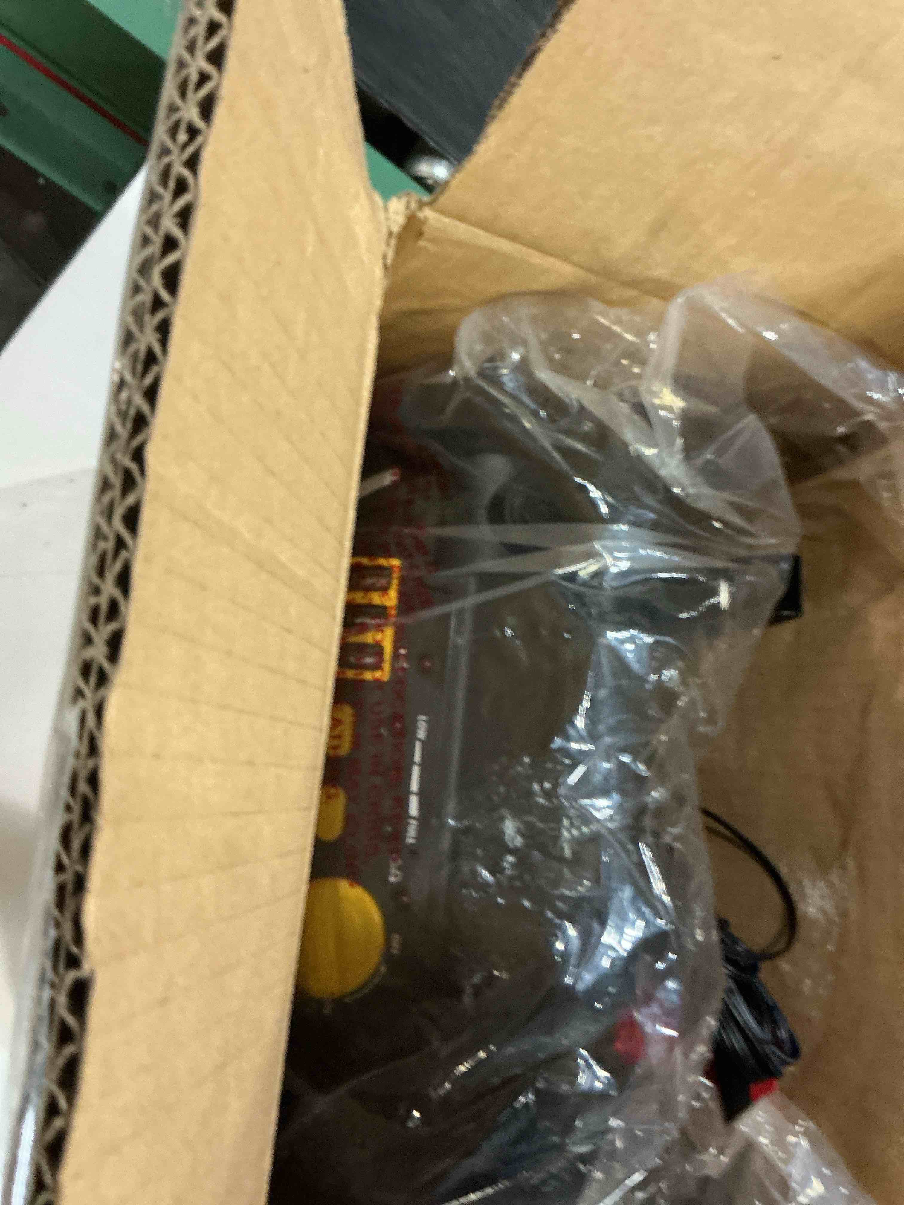 Condition photo showing Good Condition for stanley 700 peak amp jump starter with compressor