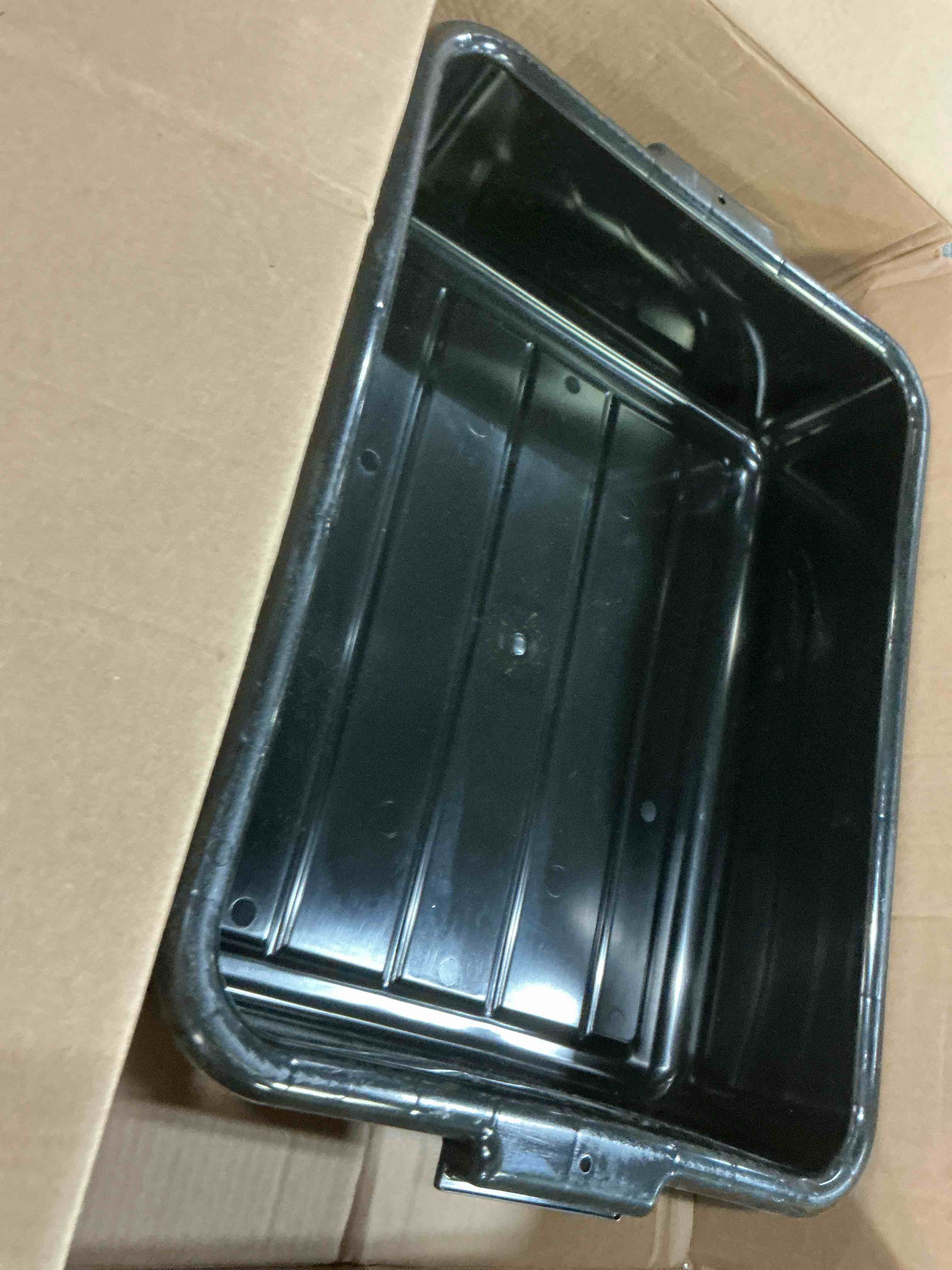Condition photo showing Good Condition for carlisle foodservice products bus box, plastic tub for bussing dishes in commercial restaurant and kitchen, 5" x 20" x 15", 12 count, black