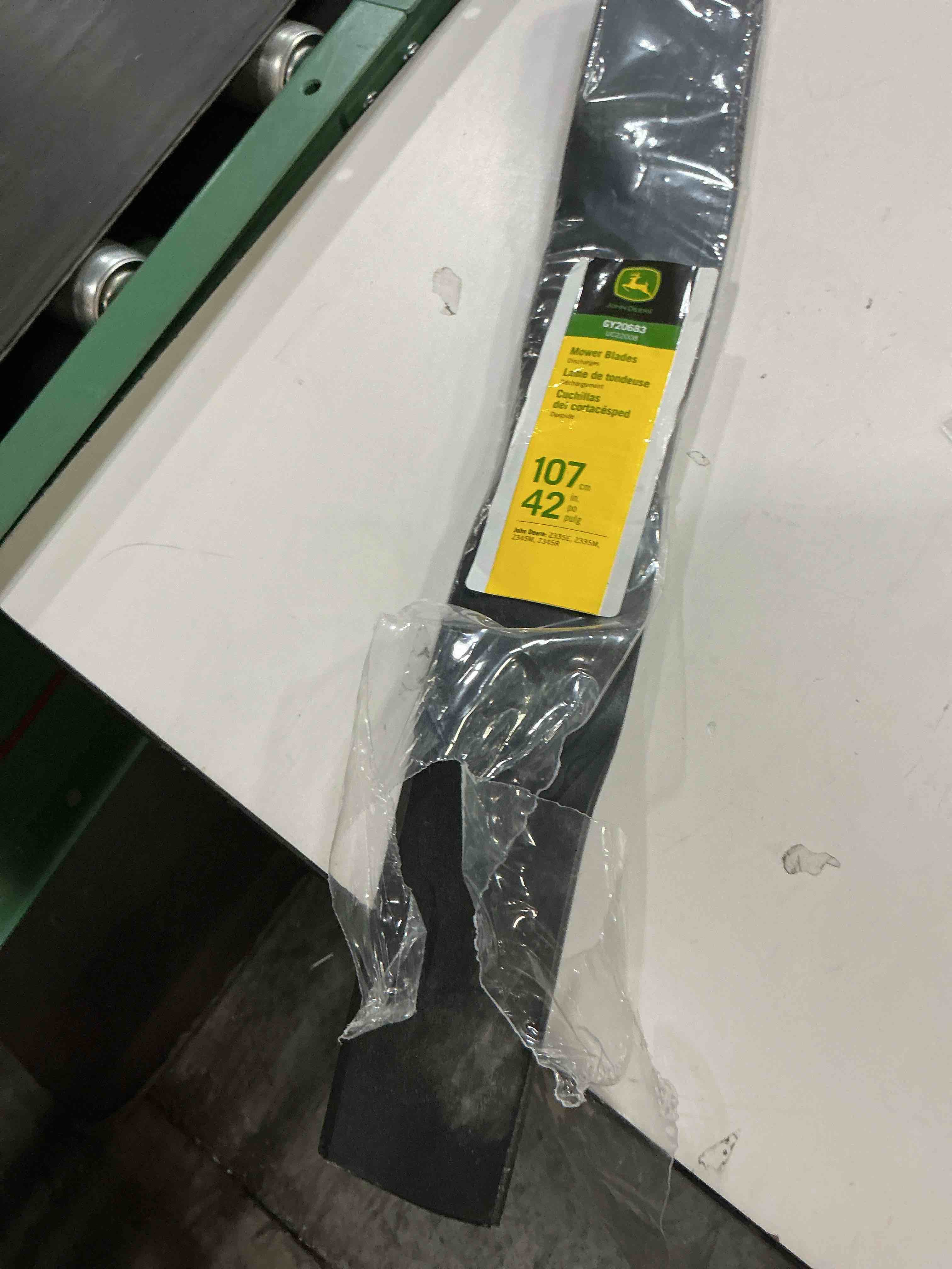 Condition photo showing Good Condition for john deere 42 in. mower blades (2-pack)