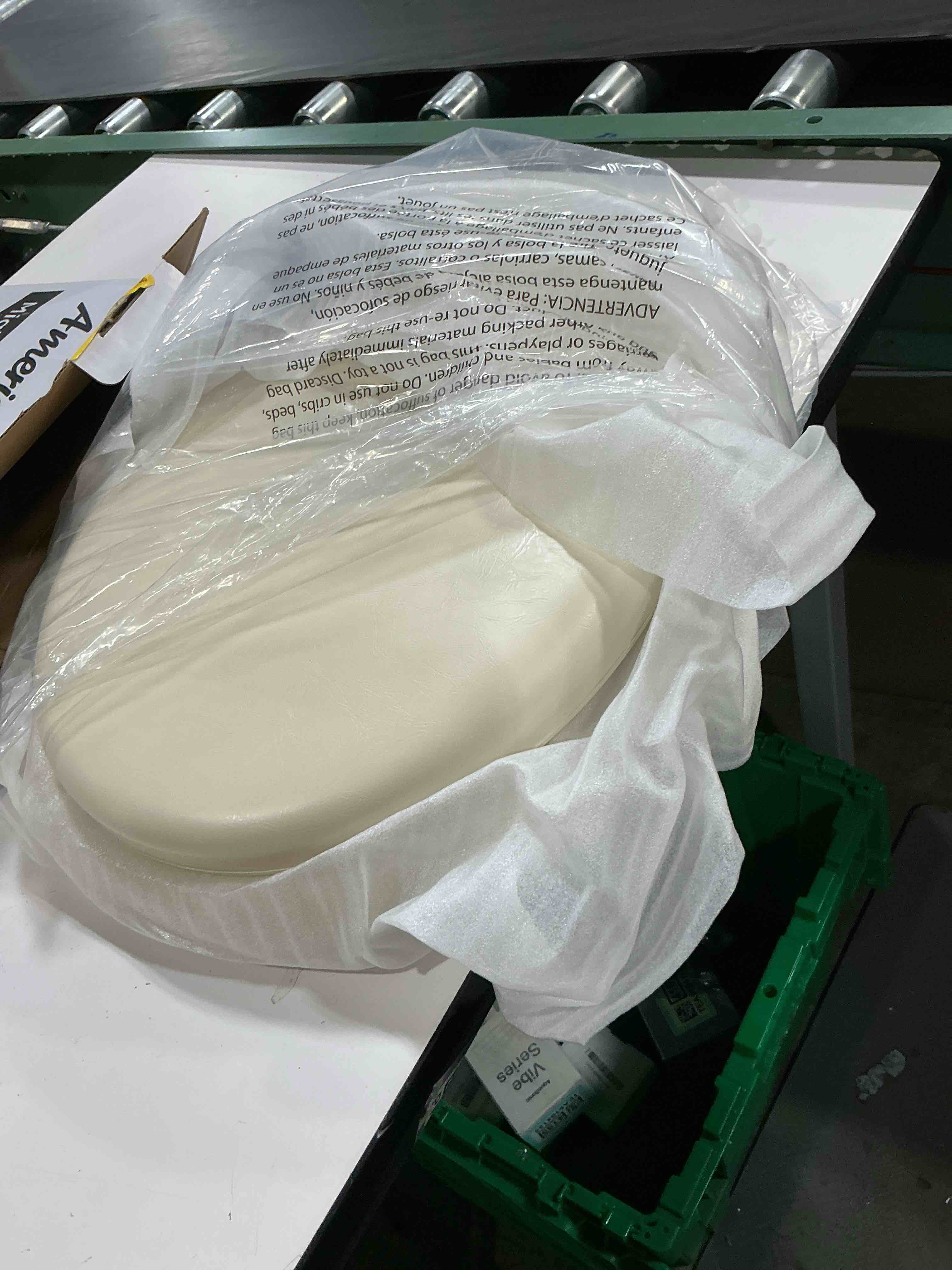 Condition photo showing Good Condition for american standard mightytuff plastic bone round soft close toilet seat