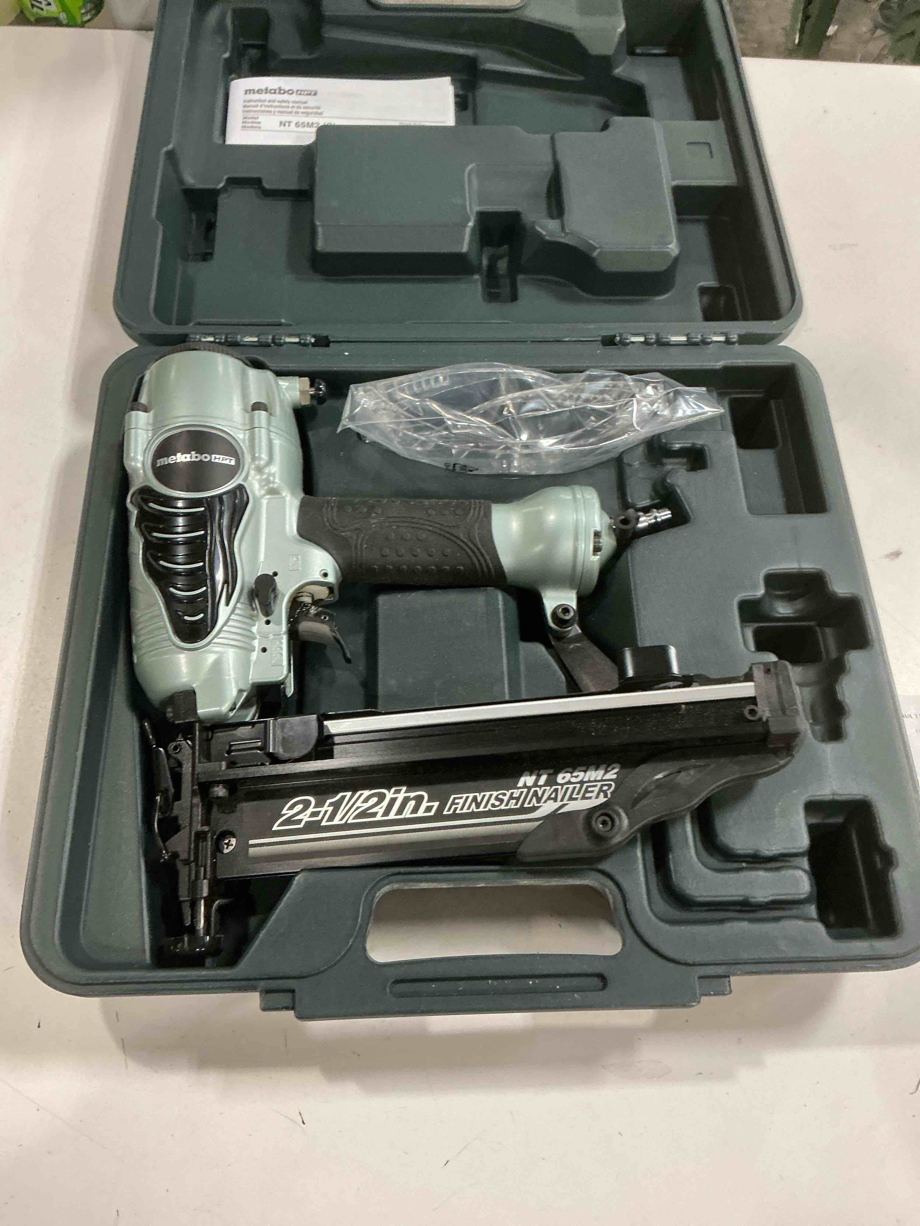 Condition photo showing As Is for metabo hpt 2-1/2-in 16 -gauge pneumatic straight finish nailer