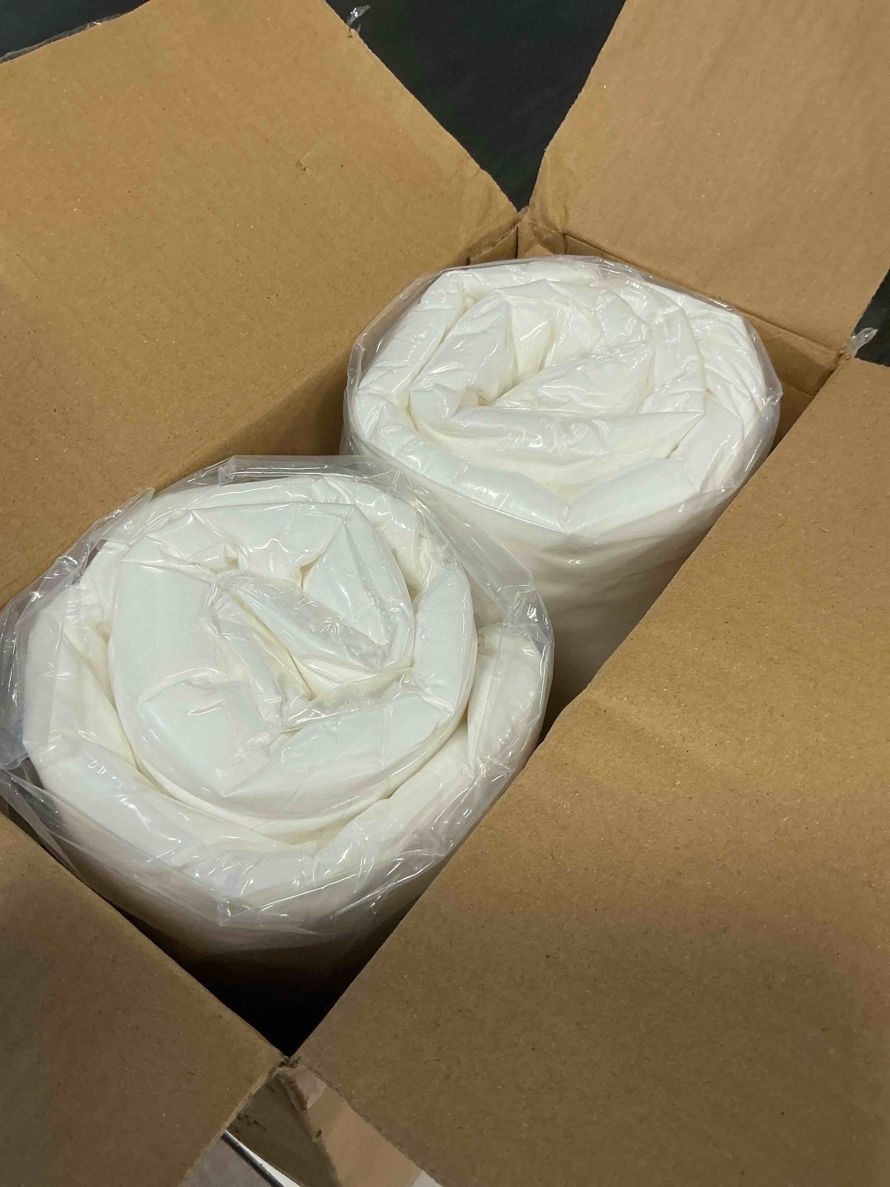 Condition photo showing New/Like New for Utopia Bedding Throw Pillows (Set of 4, White) – 18 x 18 Inches Down Alternative Pillows for Bed, Sofa, and Couch - Fluffy Decorative Stuffer Pillow for Indoors & Outdoors 18x18 Inch 4