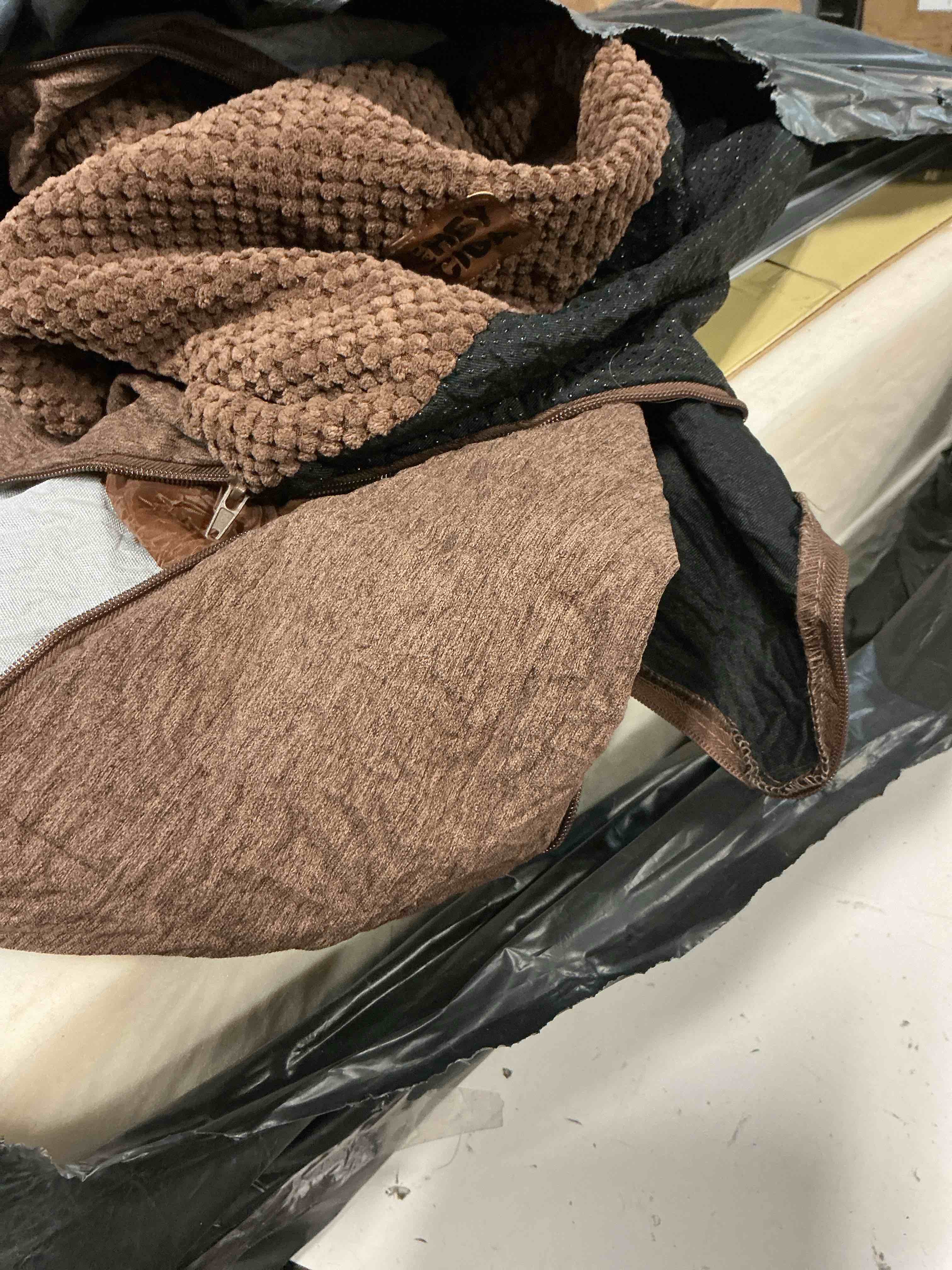 Condition photo showing As Is for EHEYCIGA Dog Stairs for Bed 18" H, 4-Step Dog Steps for High Bed, Pet Steps for Small Dogs and Cats, Non-Slip Balanced Pet Indoor Ramp, Brown Brown 4 Standard 15" x 24" x 18"