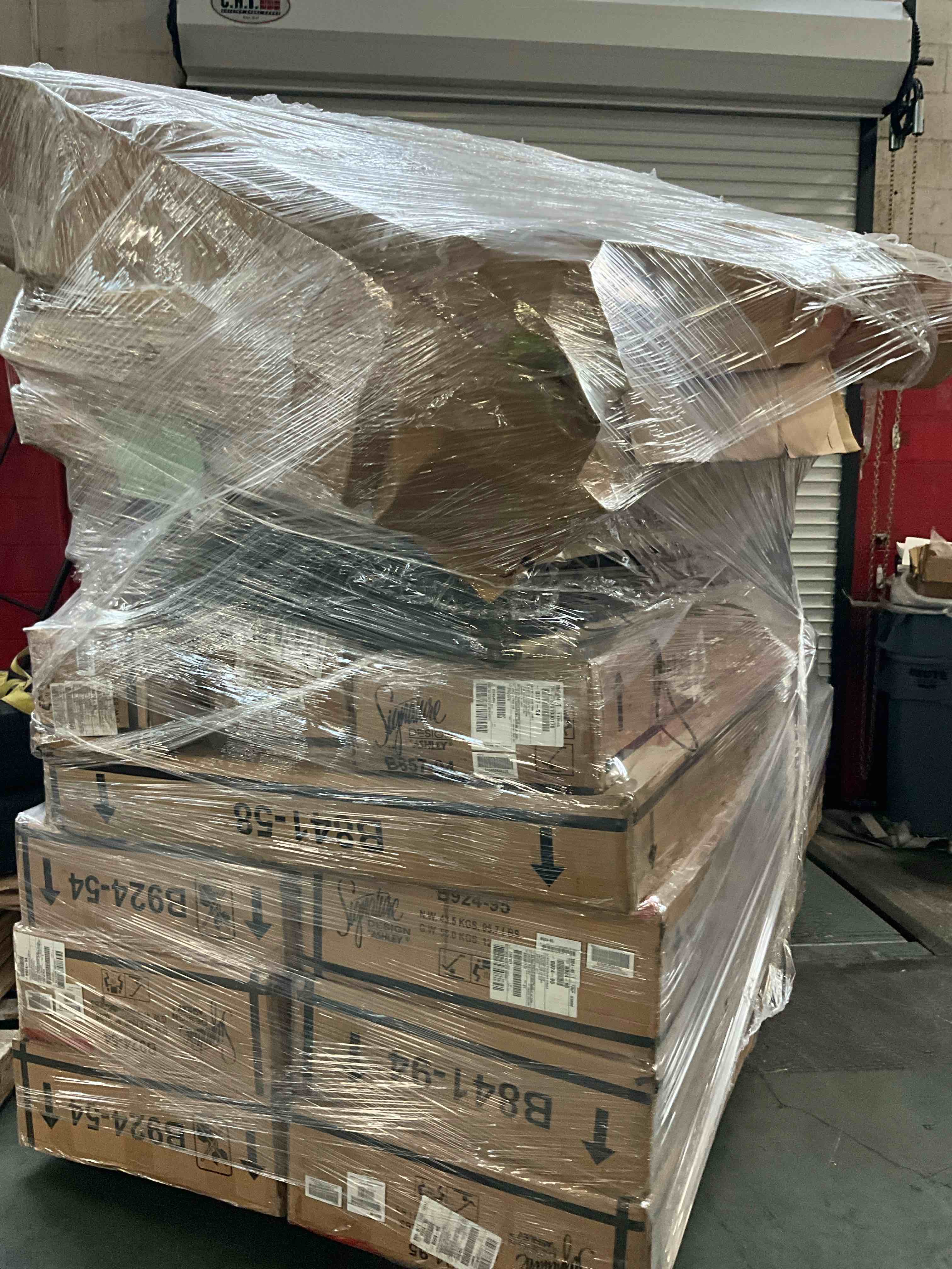Pallet Lot of High End furniture (Adjustable Bed Base// Platform Bed and more)