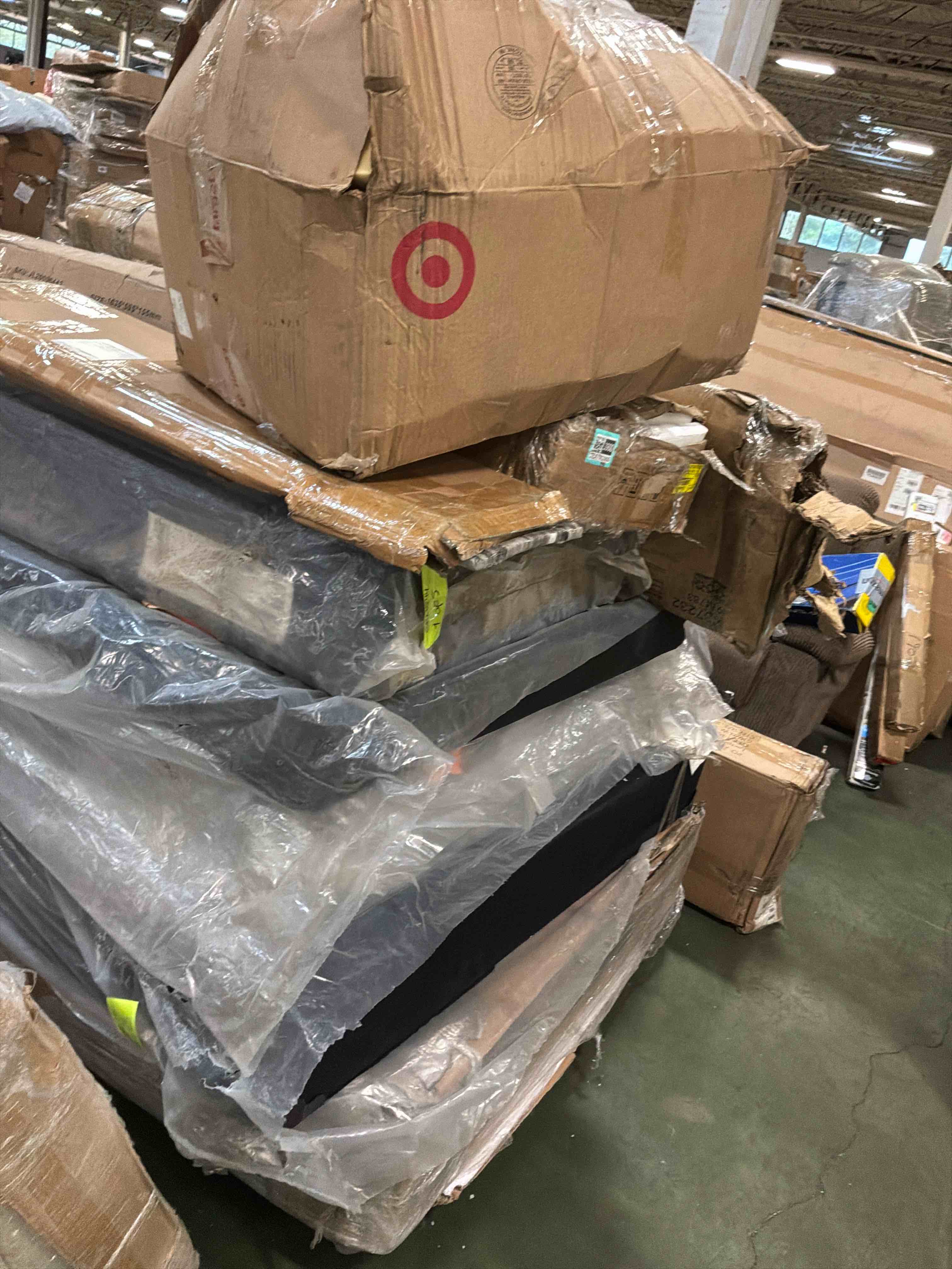 Condition photo showing Good Condition for pallet lot of grand lit sleep assortment