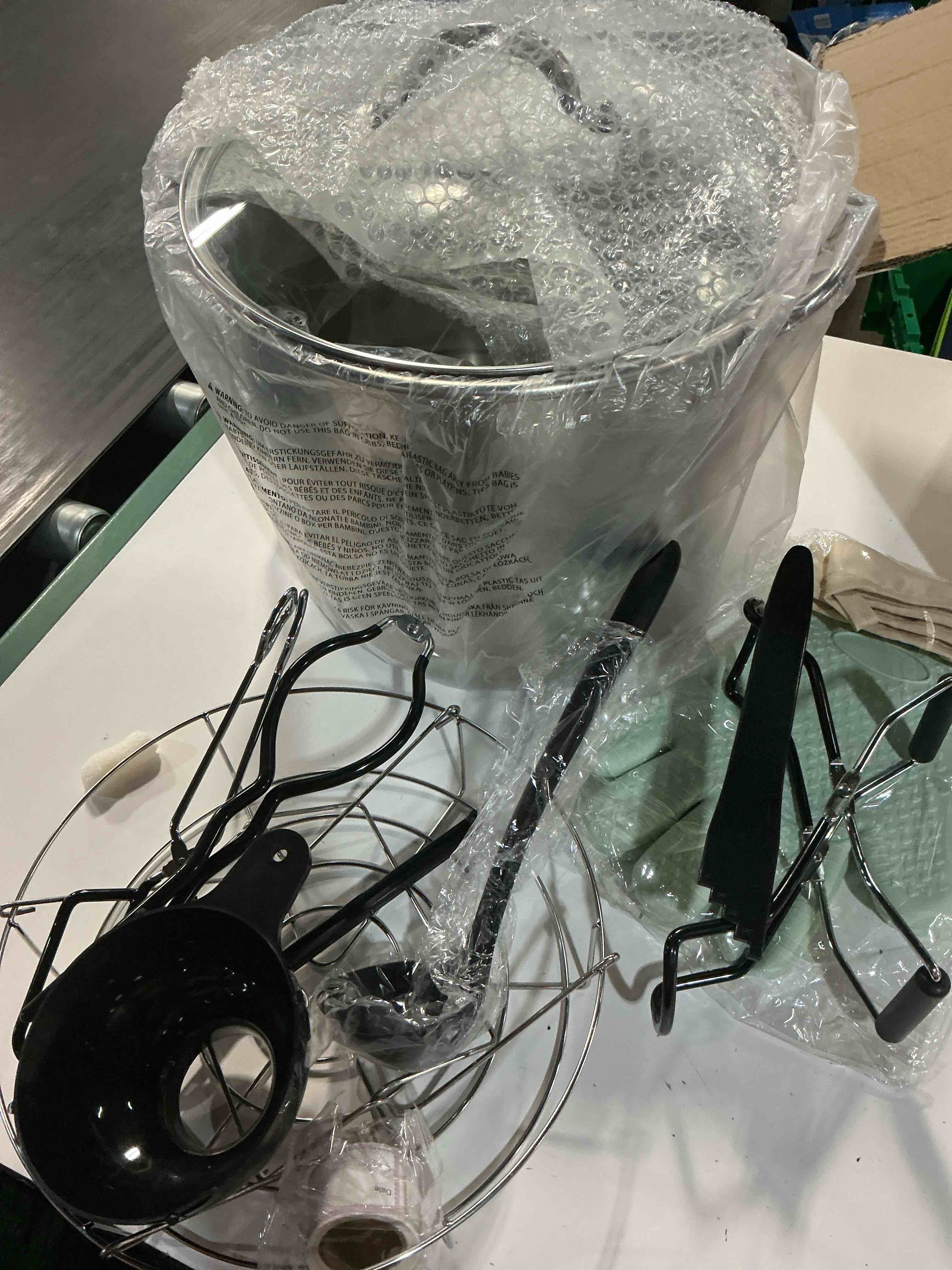 Condition photo showing New/Like New for stainless steel canning pot with rack and lid, large water bath canner, full home canning supplies starter kit (20.5 quarts, black)