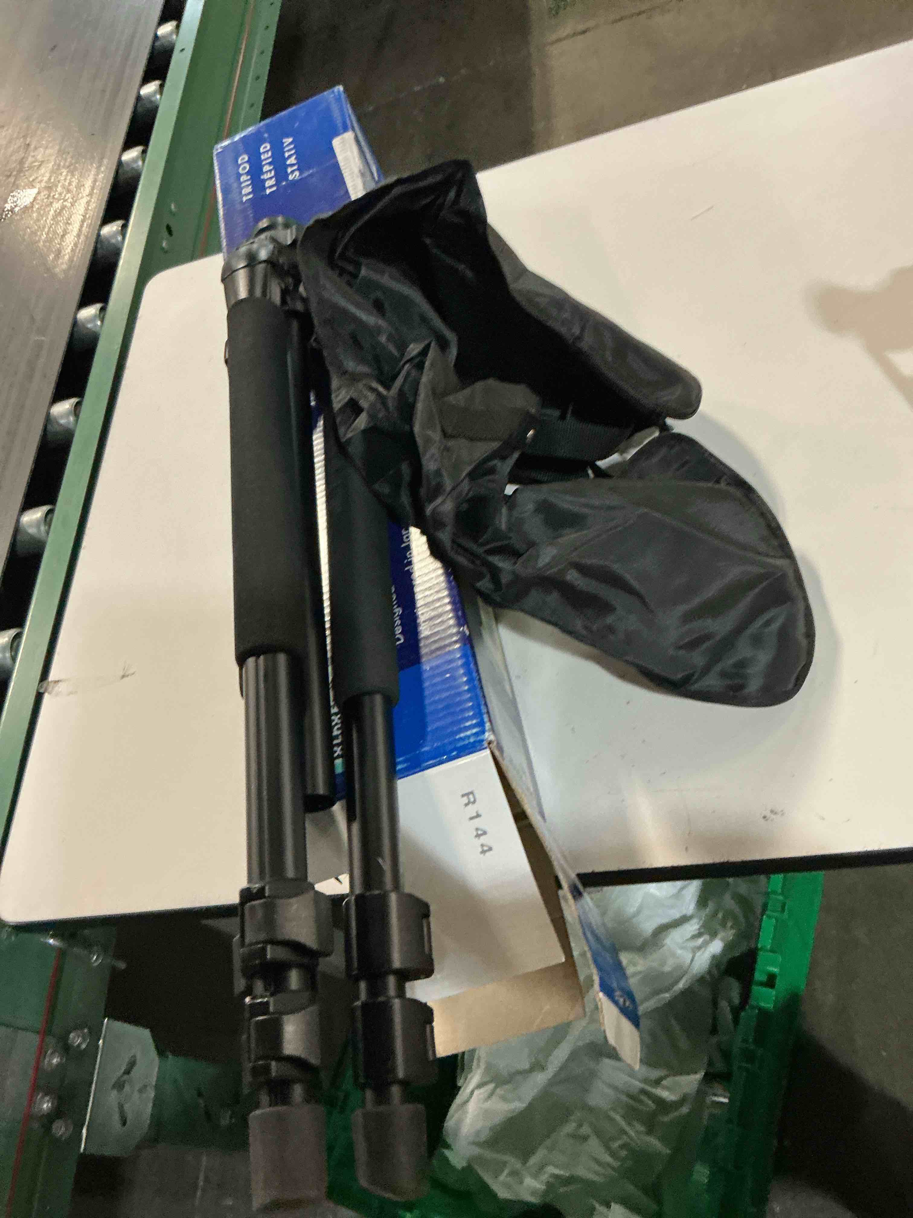 Condition photo showing New/Like New for slik pro 700 dx tripod legs - black