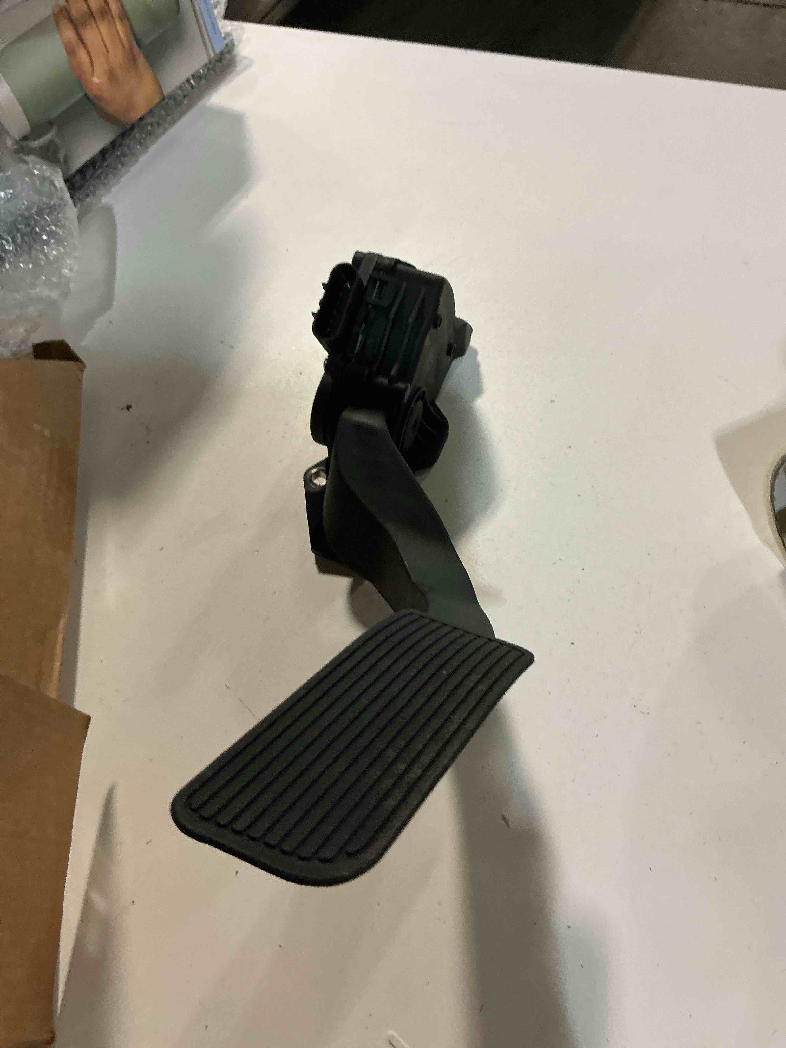 Condition photo showing Good Condition for (unknown model)dorman 699-118 accelerator pedal | compatible with select cadillac, chevrolet, and gmc models