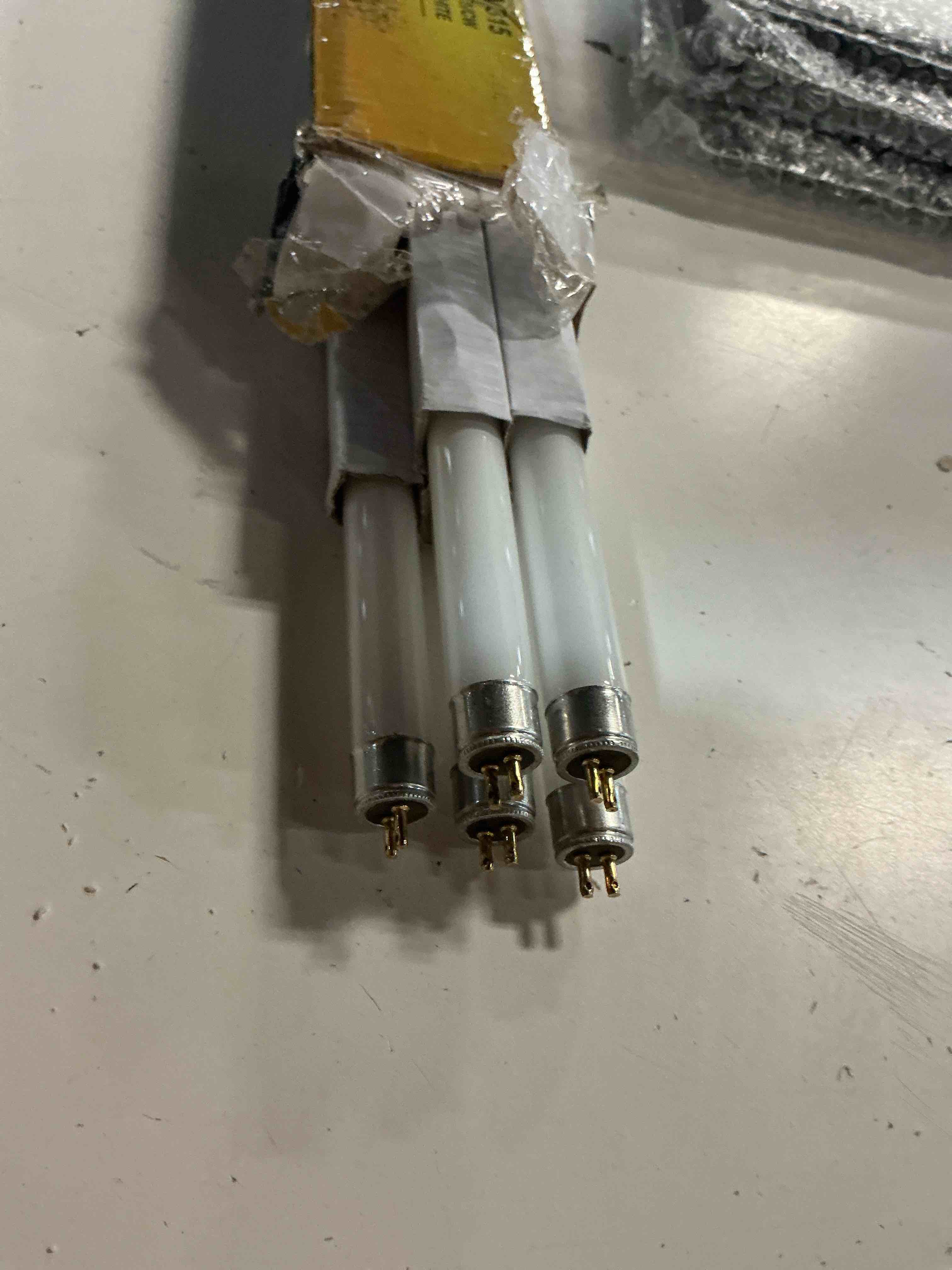 Condition photo showing Brand New for circle (6 pack) f13t5/cw - t5 fluorescent 4100k cool white - 21" linear - 13 watt t5 - under the counter light bulbs