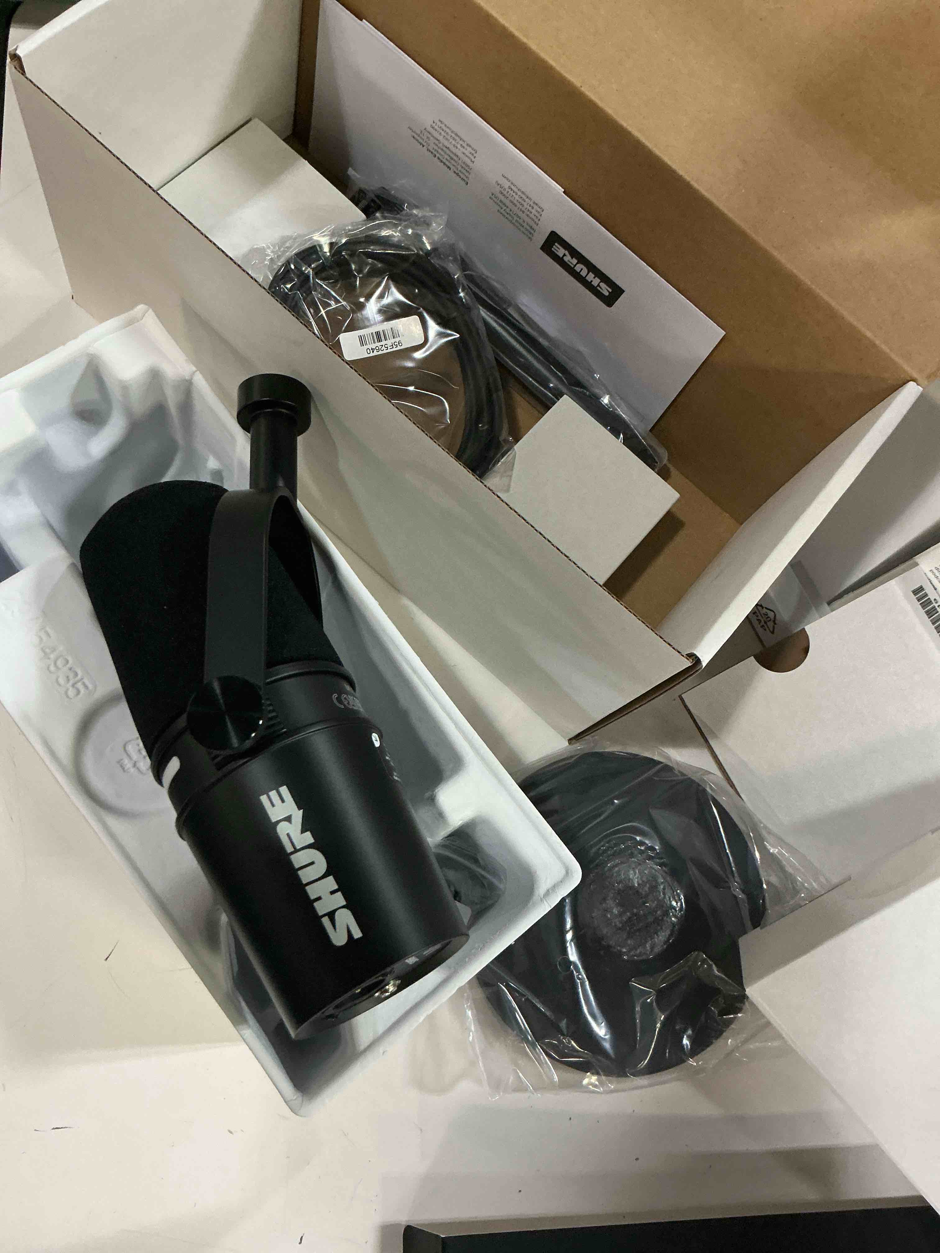 https://s3.amazonaws.com/lotting-images-prod/bidfta/TEA7455952_1782991199846.jpeg