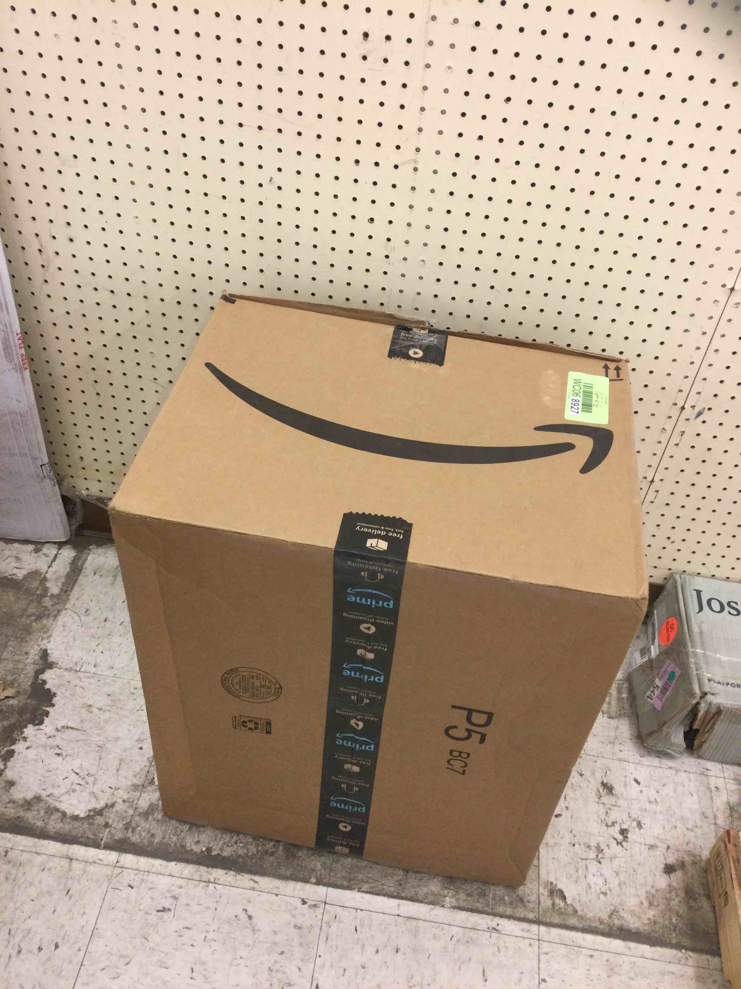 https://s3.amazonaws.com/lotting-images-prod/bidfta/WC068927_1643729271058.jpeg