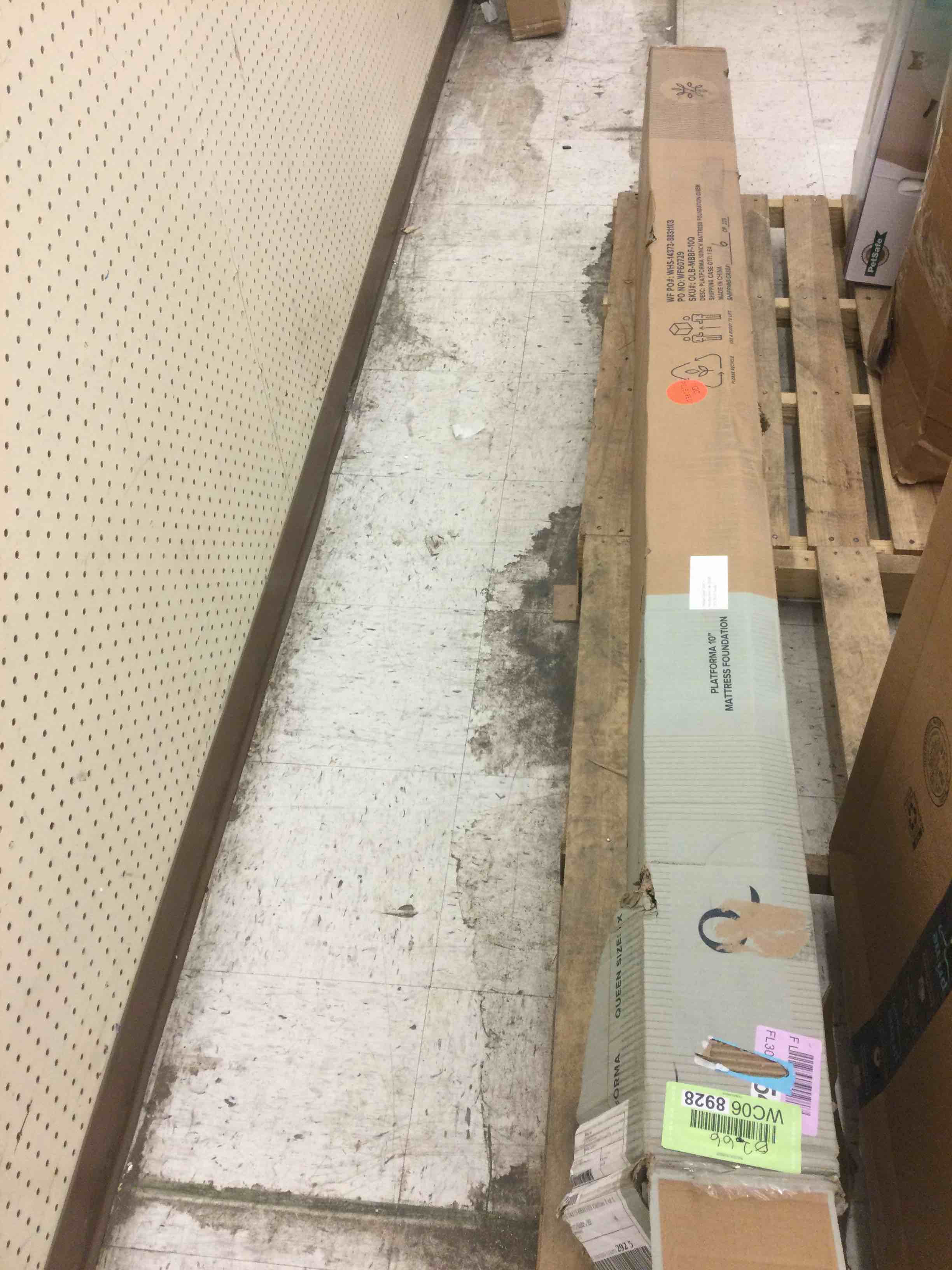 https://s3.amazonaws.com/lotting-images-prod/bidfta/WC068928_1643732119248.jpeg