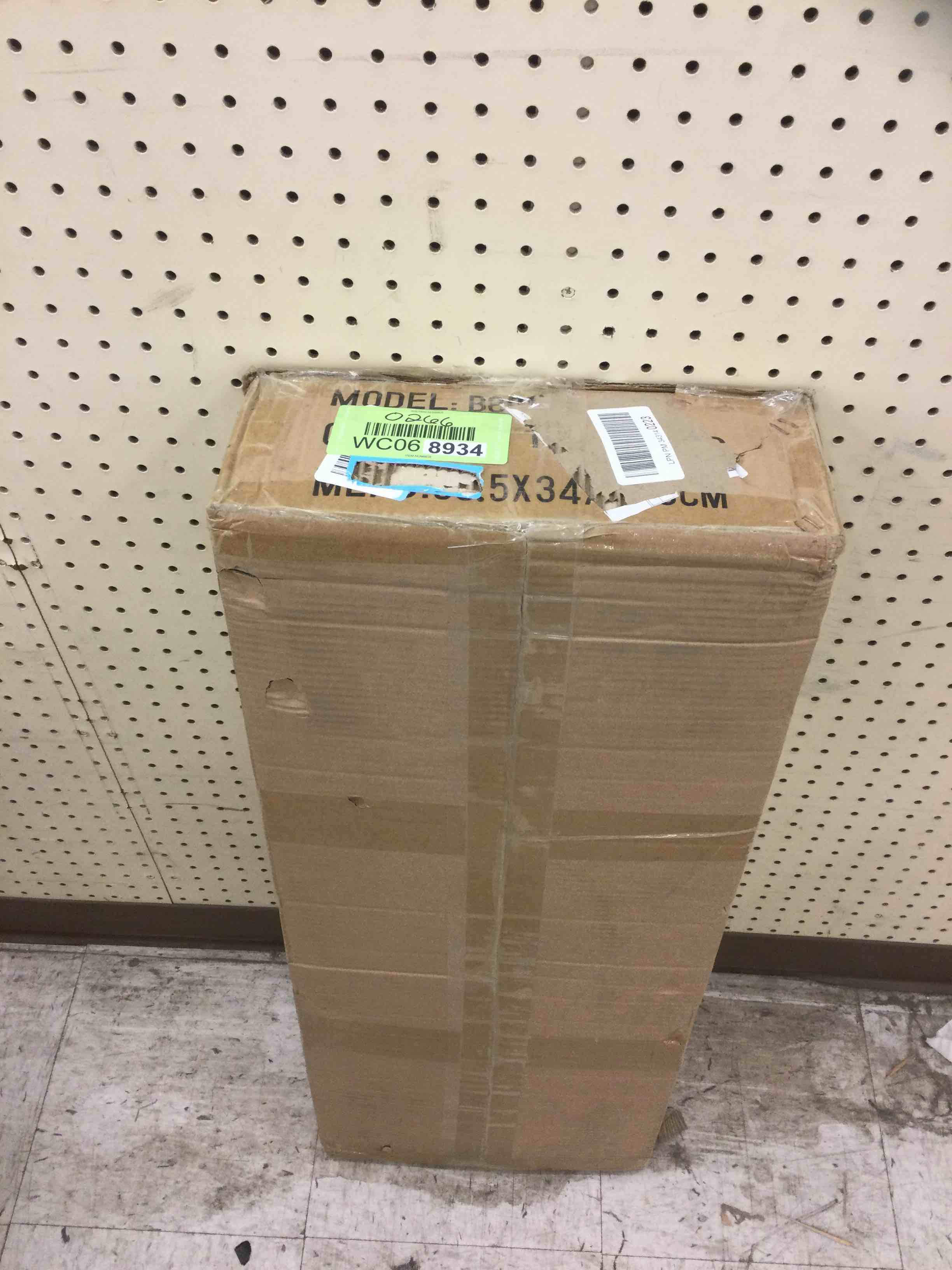 https://s3.amazonaws.com/lotting-images-prod/bidfta/WC068934_1643734500979.jpeg