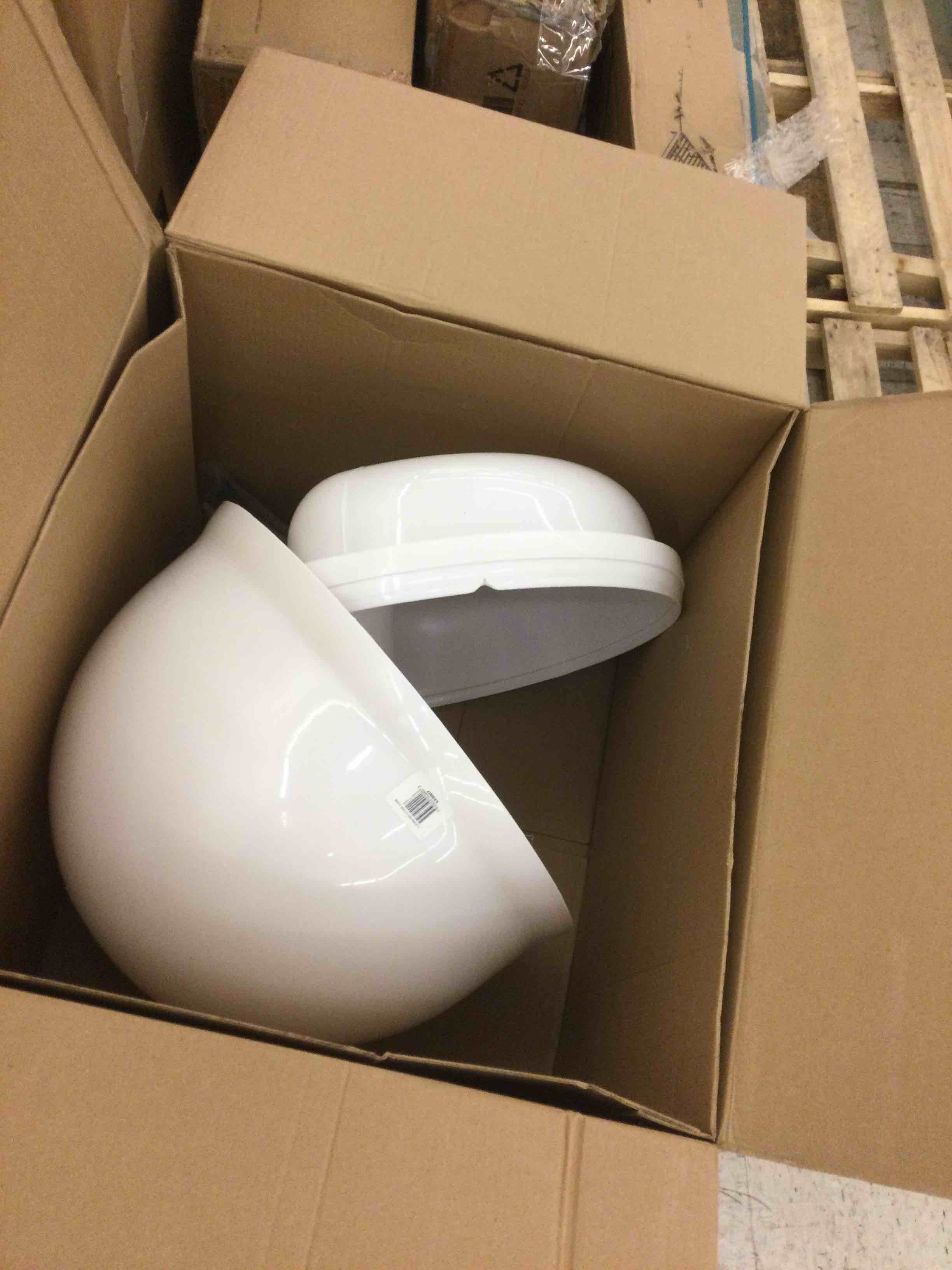 https://s3.amazonaws.com/lotting-images-prod/bidfta/WC068938_1643735880535.jpeg