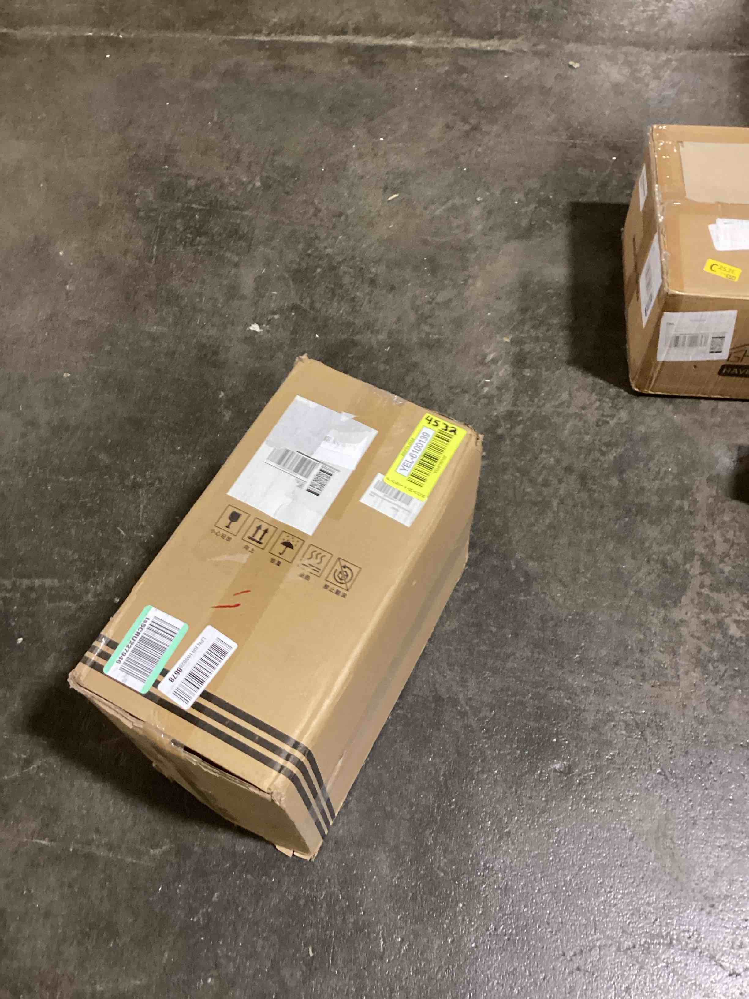 https://s3.amazonaws.com/lotting-images-prod/bidfta/X003CHOYLF_1718388811453.jpeg
