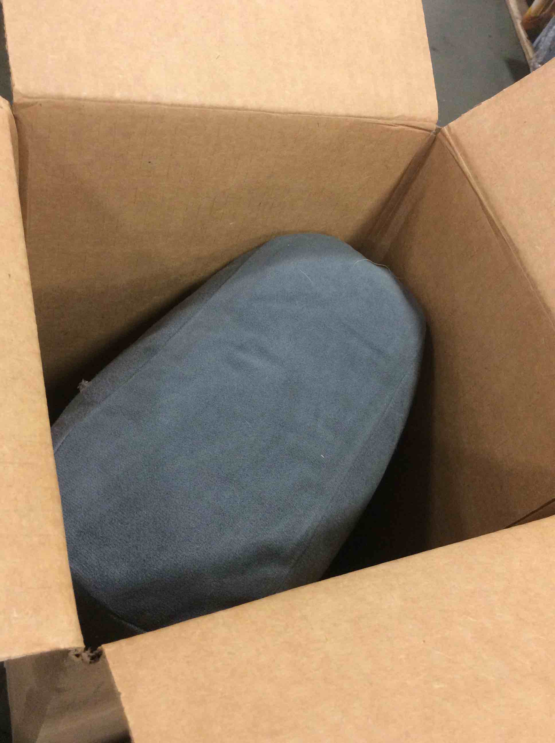 https://s3.amazonaws.com/lotting-images-prod/bidfta/YEL0378848_1581948923355.jpeg