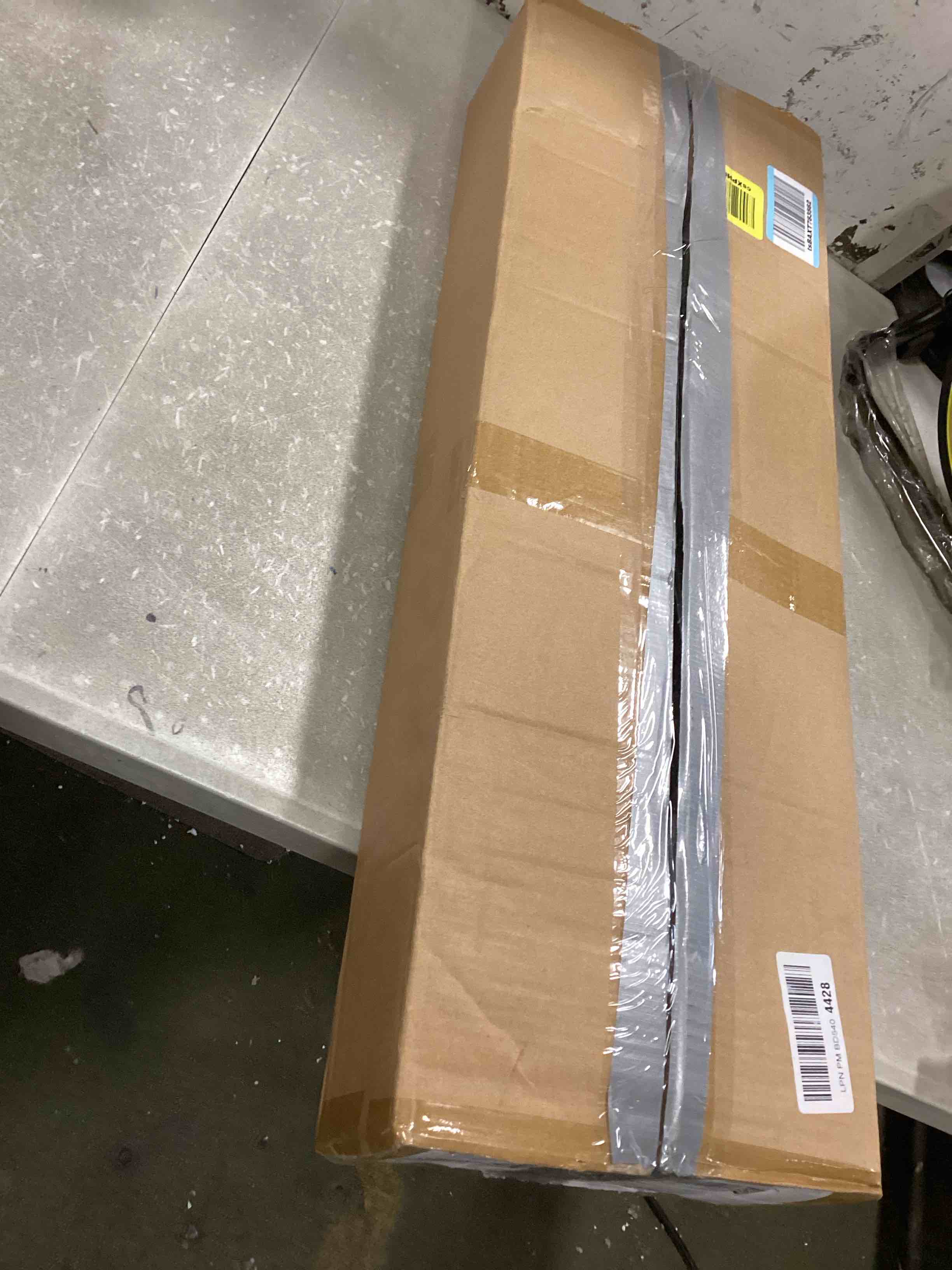 https://s3.amazonaws.com/lotting-images-prod/bidfta/YEL1455408_1727794080674.jpeg