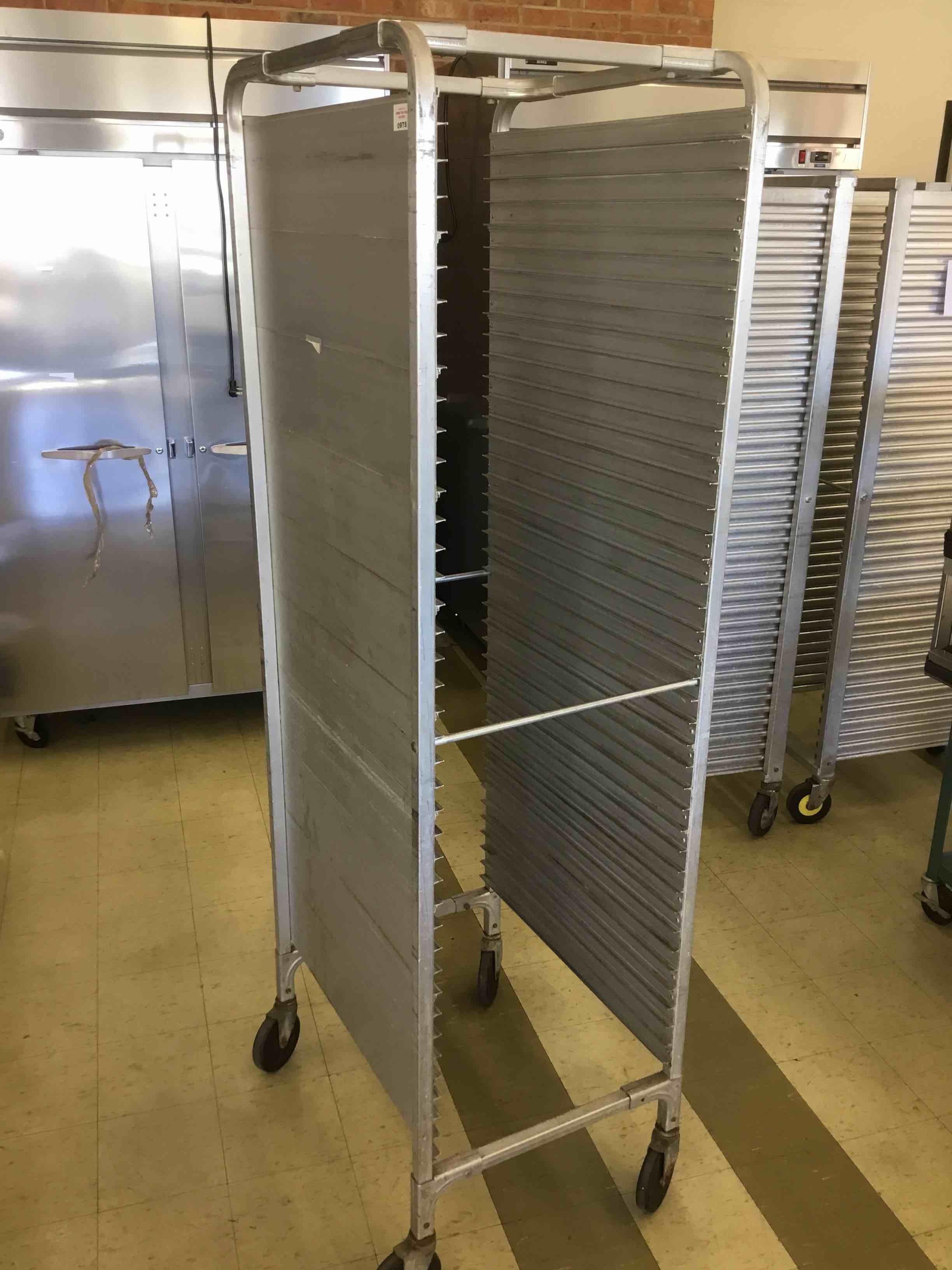 https://s3.amazonaws.com/lotting-images-prod/bidfta/YEL1546396_1637334590800.jpeg