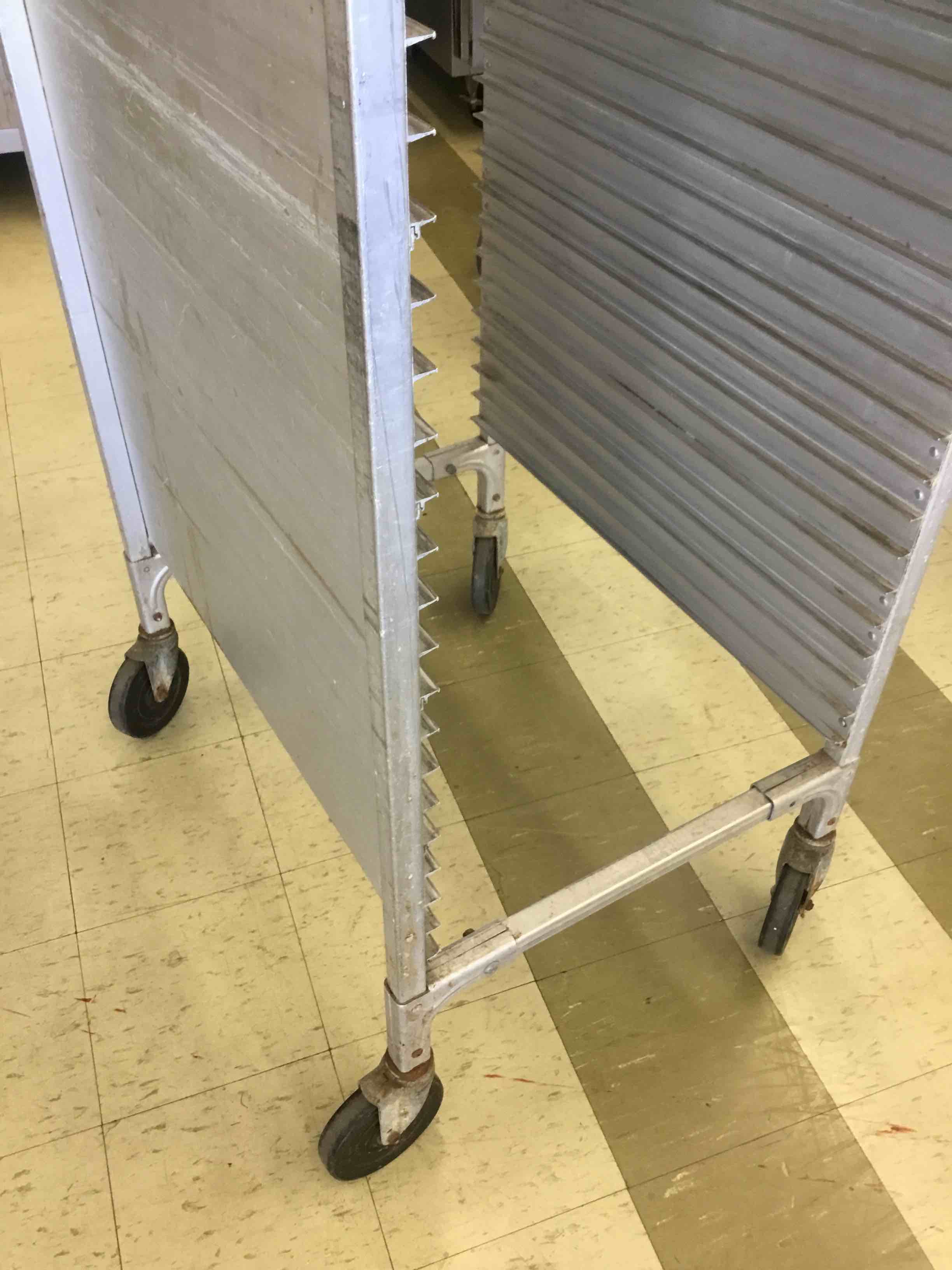 https://s3.amazonaws.com/lotting-images-prod/bidfta/YEL1546396_1637334594673.jpeg