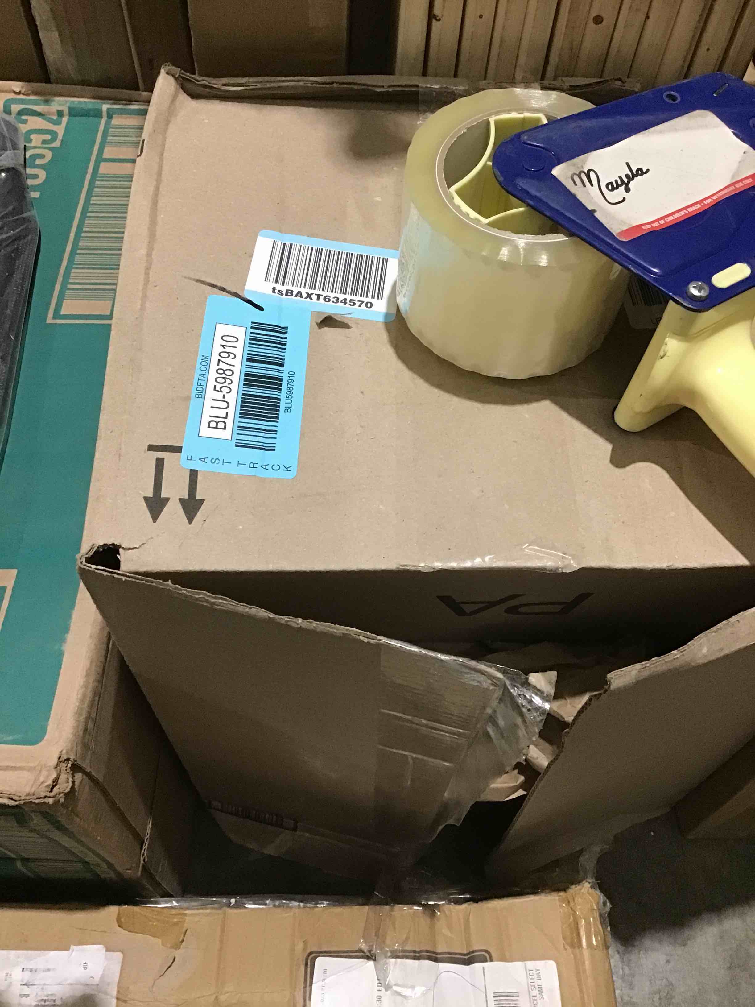 https://s3.amazonaws.com/lotting-images-prod/bidfta/YEL1700131_1709736658555.jpeg