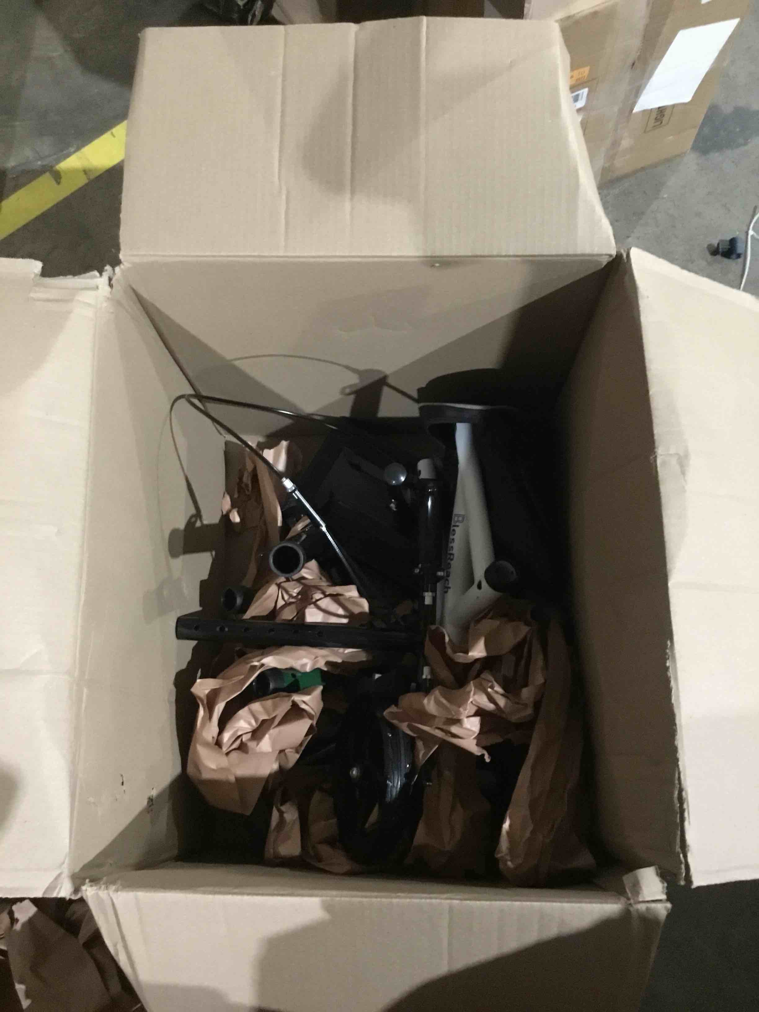 https://s3.amazonaws.com/lotting-images-prod/bidfta/YEL1756557_1757682986421.jpeg