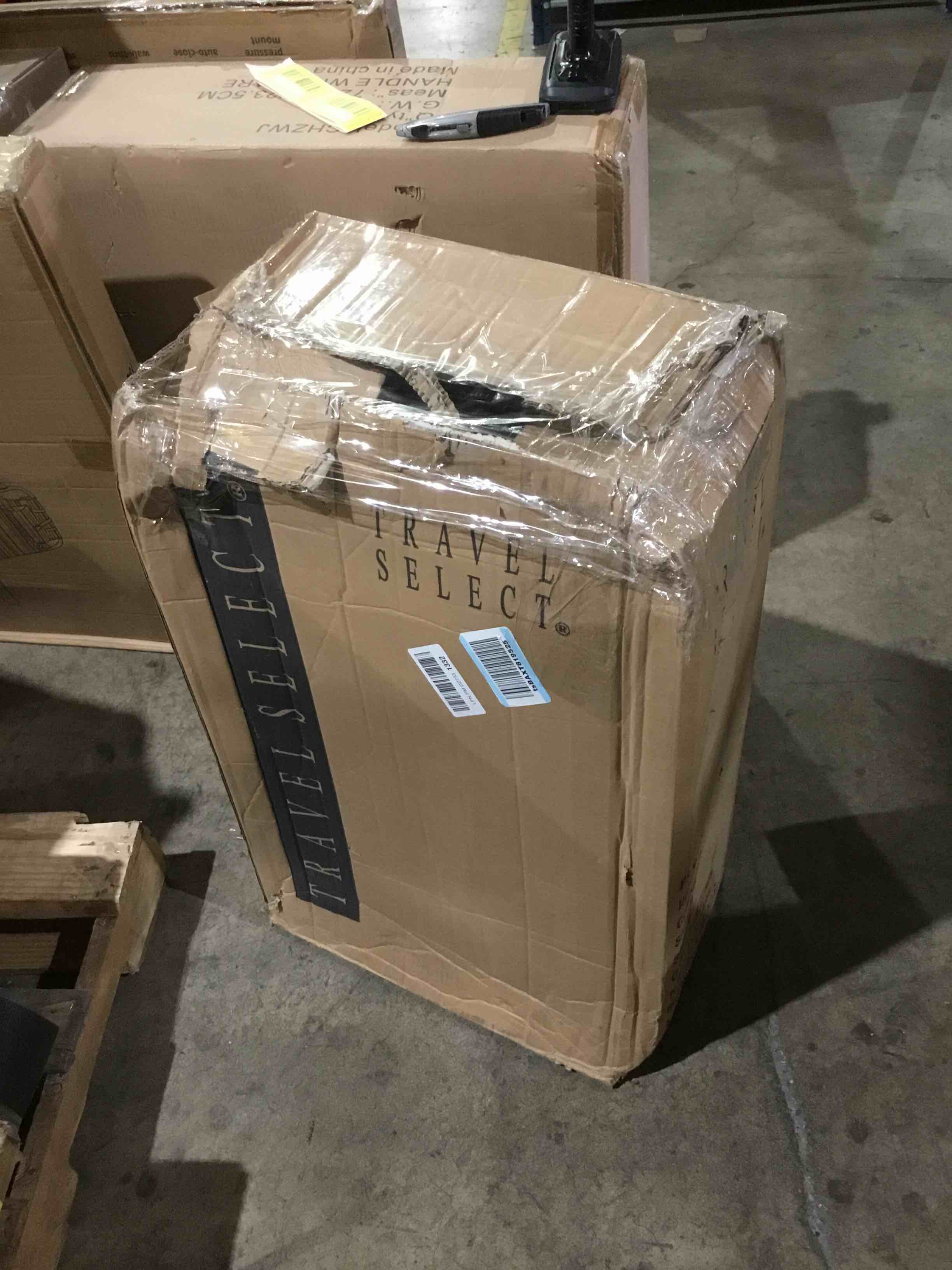 https://s3.amazonaws.com/lotting-images-prod/bidfta/YEL1756664_1758642464596.jpeg