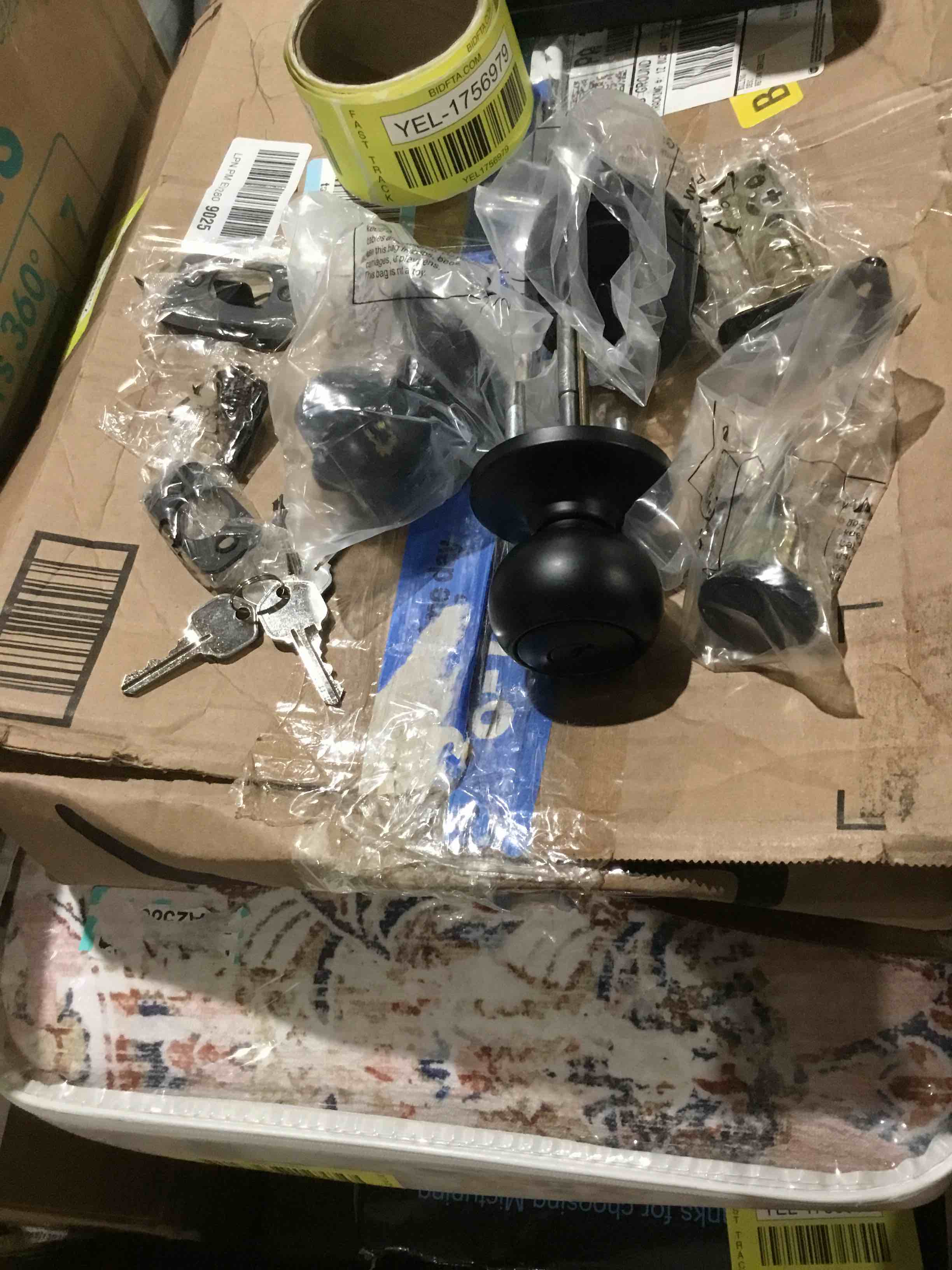 https://s3.amazonaws.com/lotting-images-prod/bidfta/YEL1756978_1760466771018.jpeg