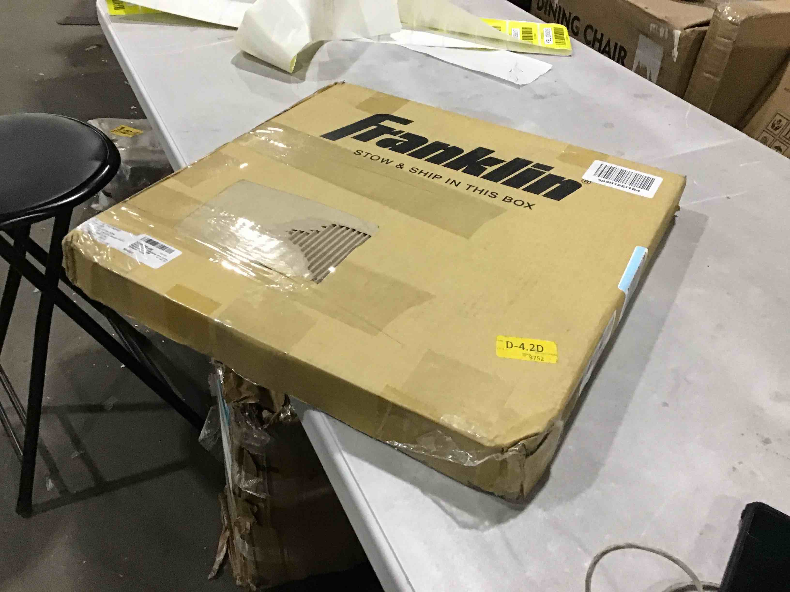 https://s3.amazonaws.com/lotting-images-prod/bidfta/YEL2069033_1647984115554.jpeg