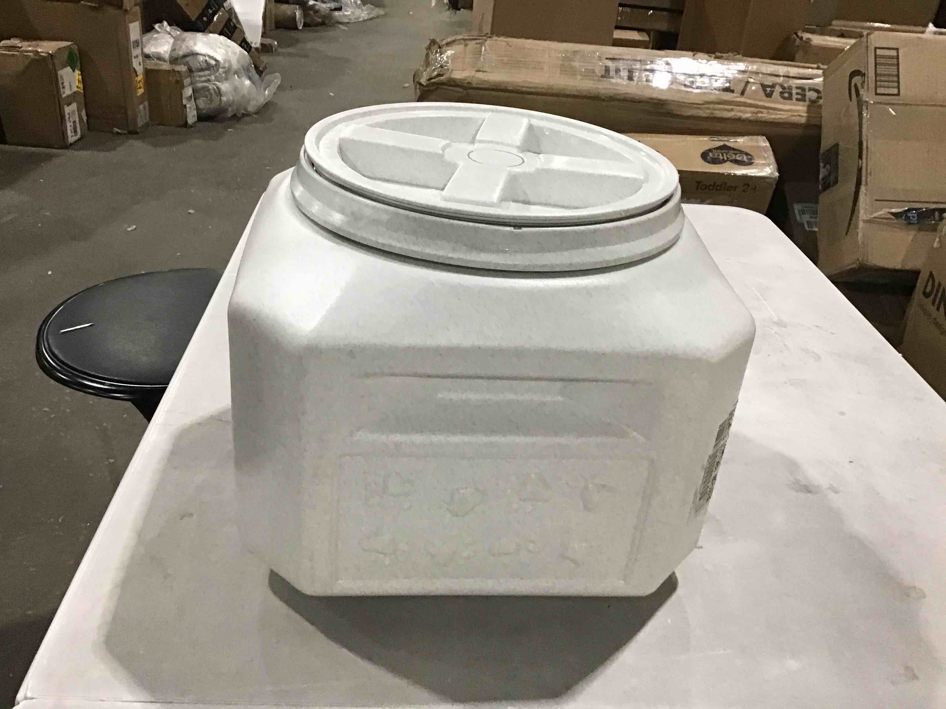 https://s3.amazonaws.com/lotting-images-prod/bidfta/YEL2069052_1647980636550.jpeg