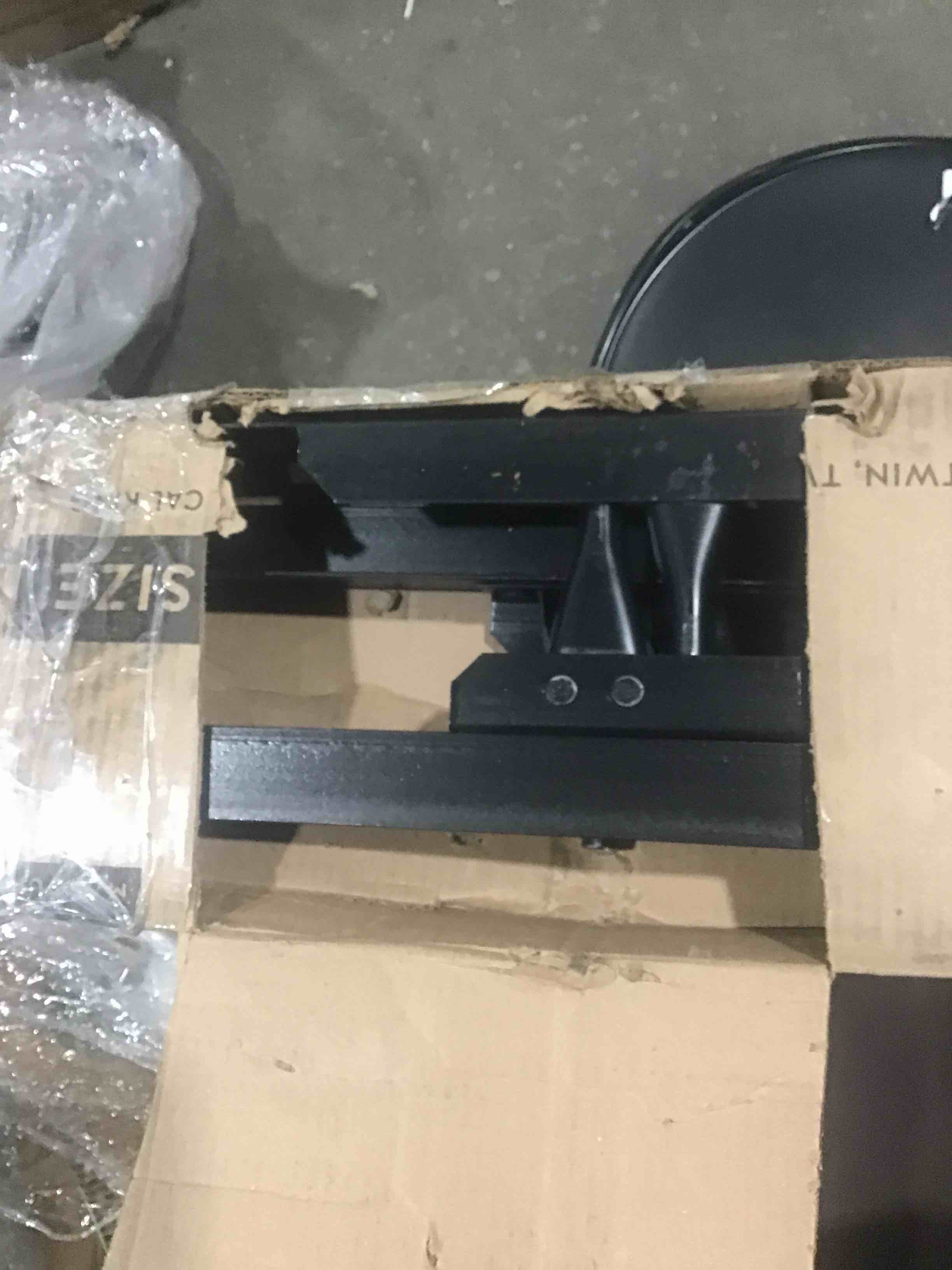 https://s3.amazonaws.com/lotting-images-prod/bidfta/YEL2069073_1647956189528.jpeg