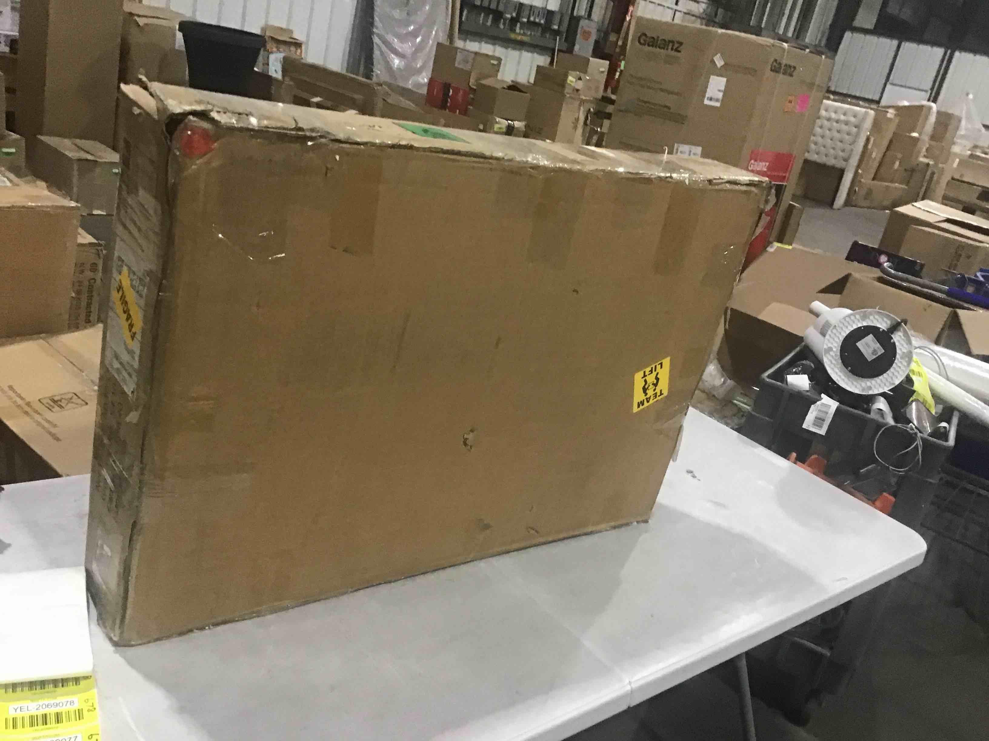https://s3.amazonaws.com/lotting-images-prod/bidfta/YEL2069075_1647956733624.jpeg