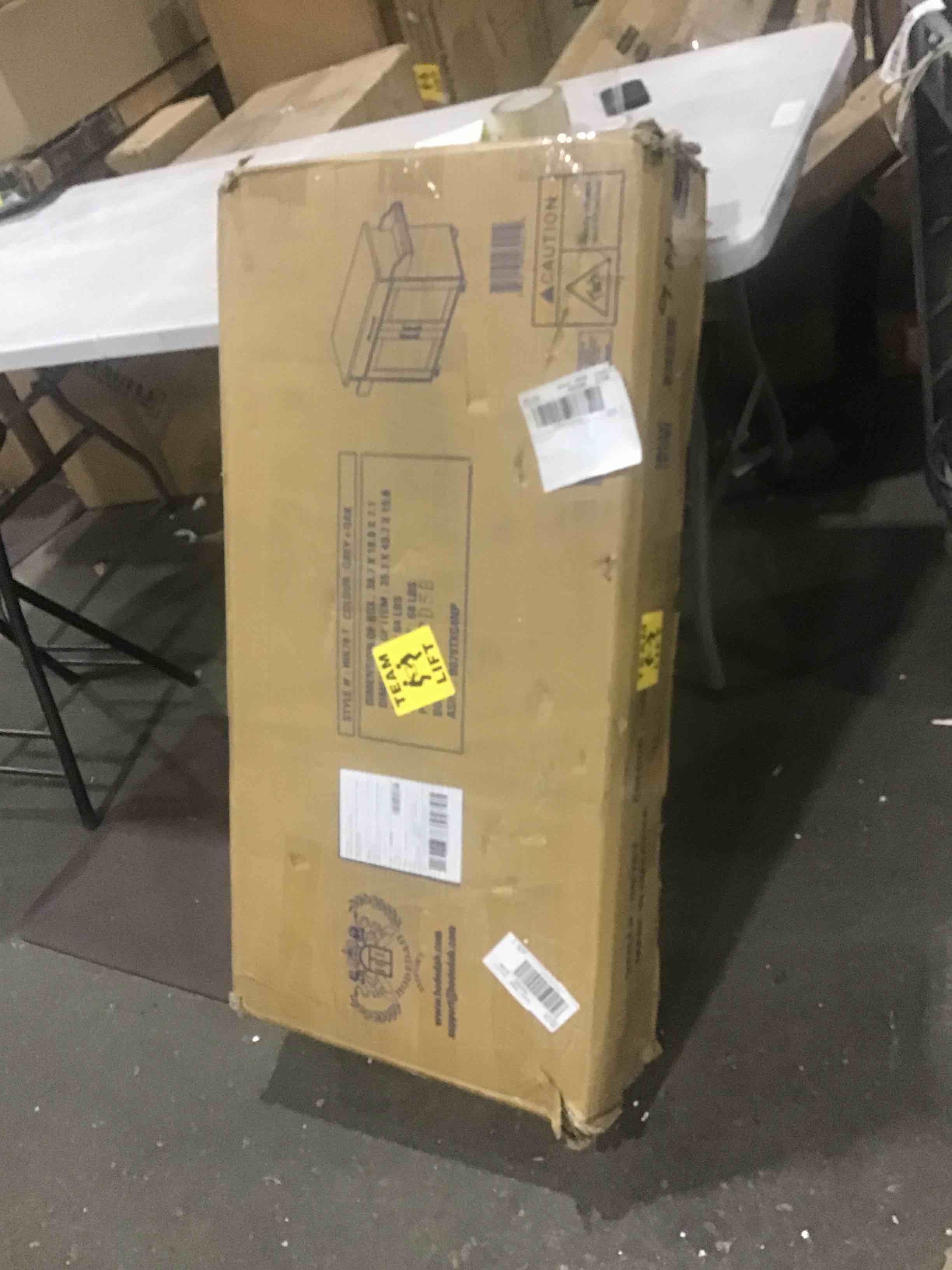 https://s3.amazonaws.com/lotting-images-prod/bidfta/YEL2069079_1647957612583.jpeg
