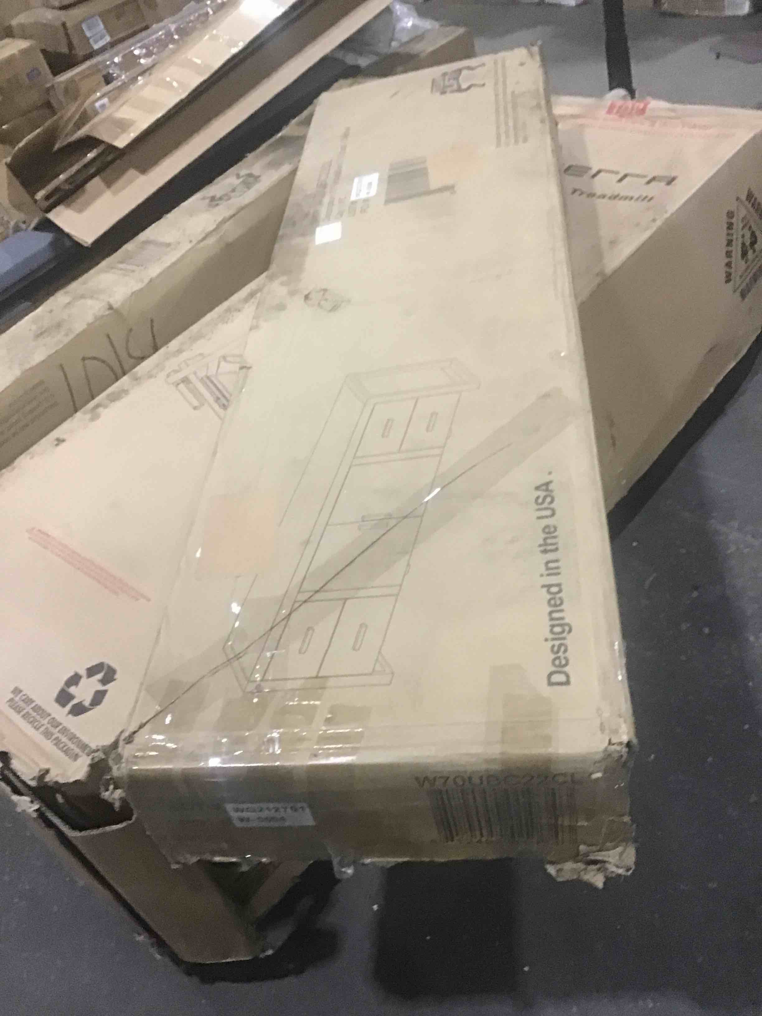 https://s3.amazonaws.com/lotting-images-prod/bidfta/YEL2069085_1647959915787.jpeg