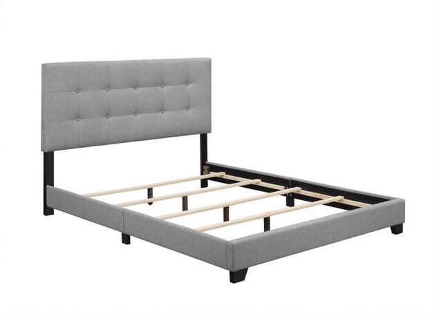 Pulaski Queen Upholstered Bed in Glacier DS-A125-290-113