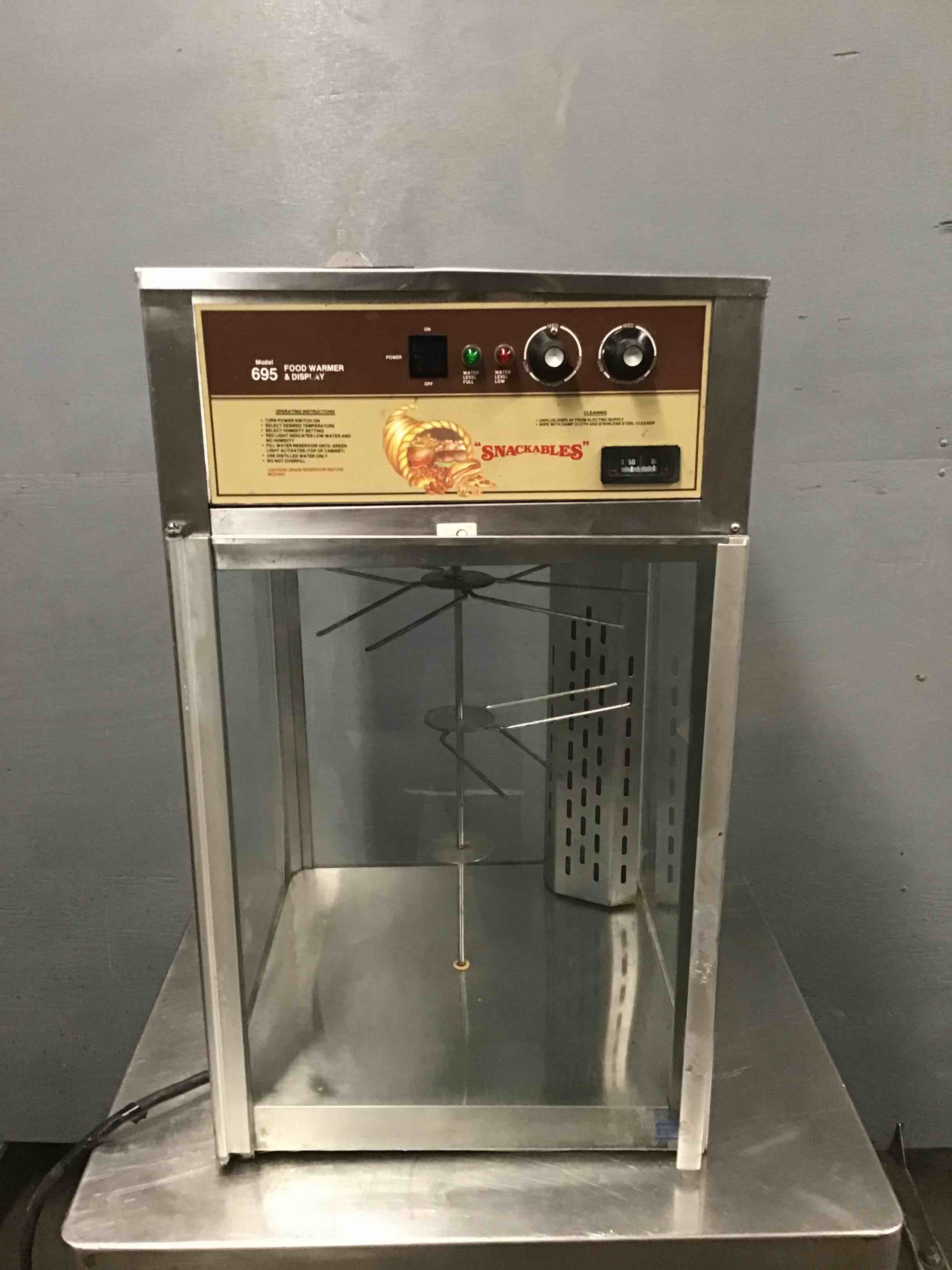 WISCO 32 INCH COUNTERTOP HEATED DISPLAY CABINET