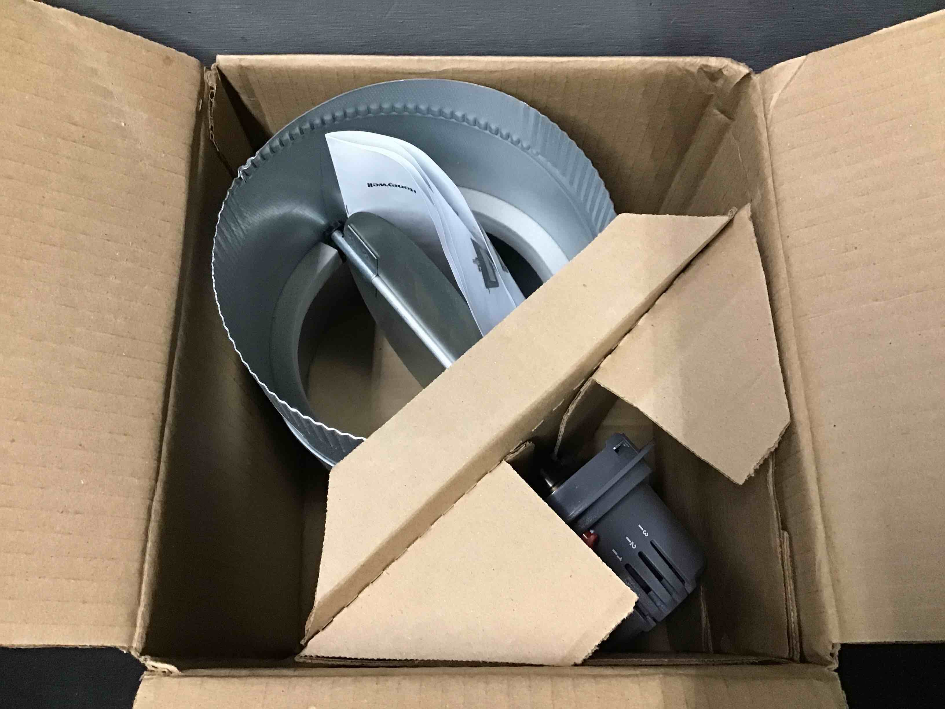 https://s3.amazonaws.com/lotting-images-prod/bidfta/YEL3279178_1702481652941.jpeg