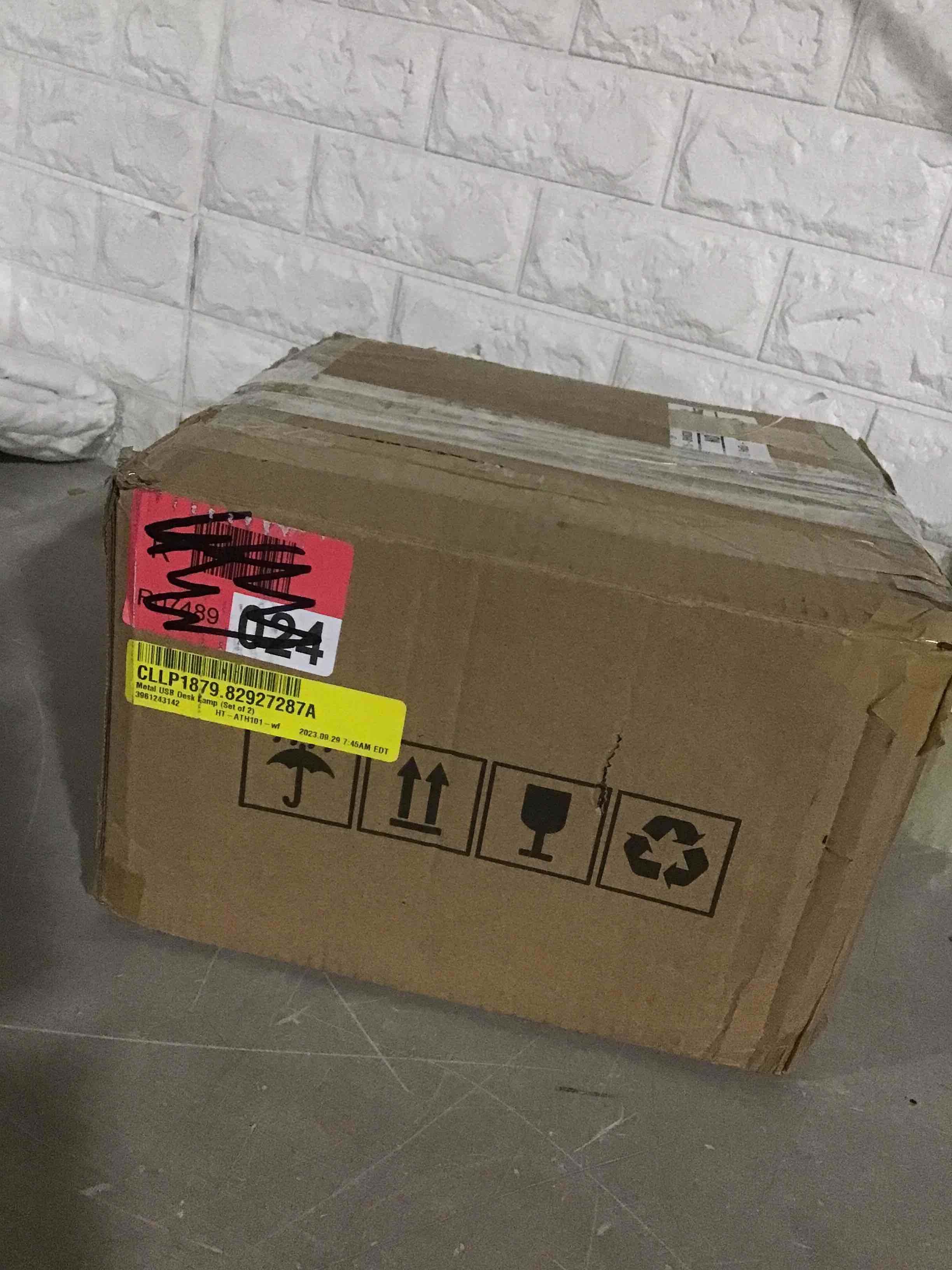 https://s3.amazonaws.com/lotting-images-prod/bidfta/YEL3303357_1700488245211.jpeg