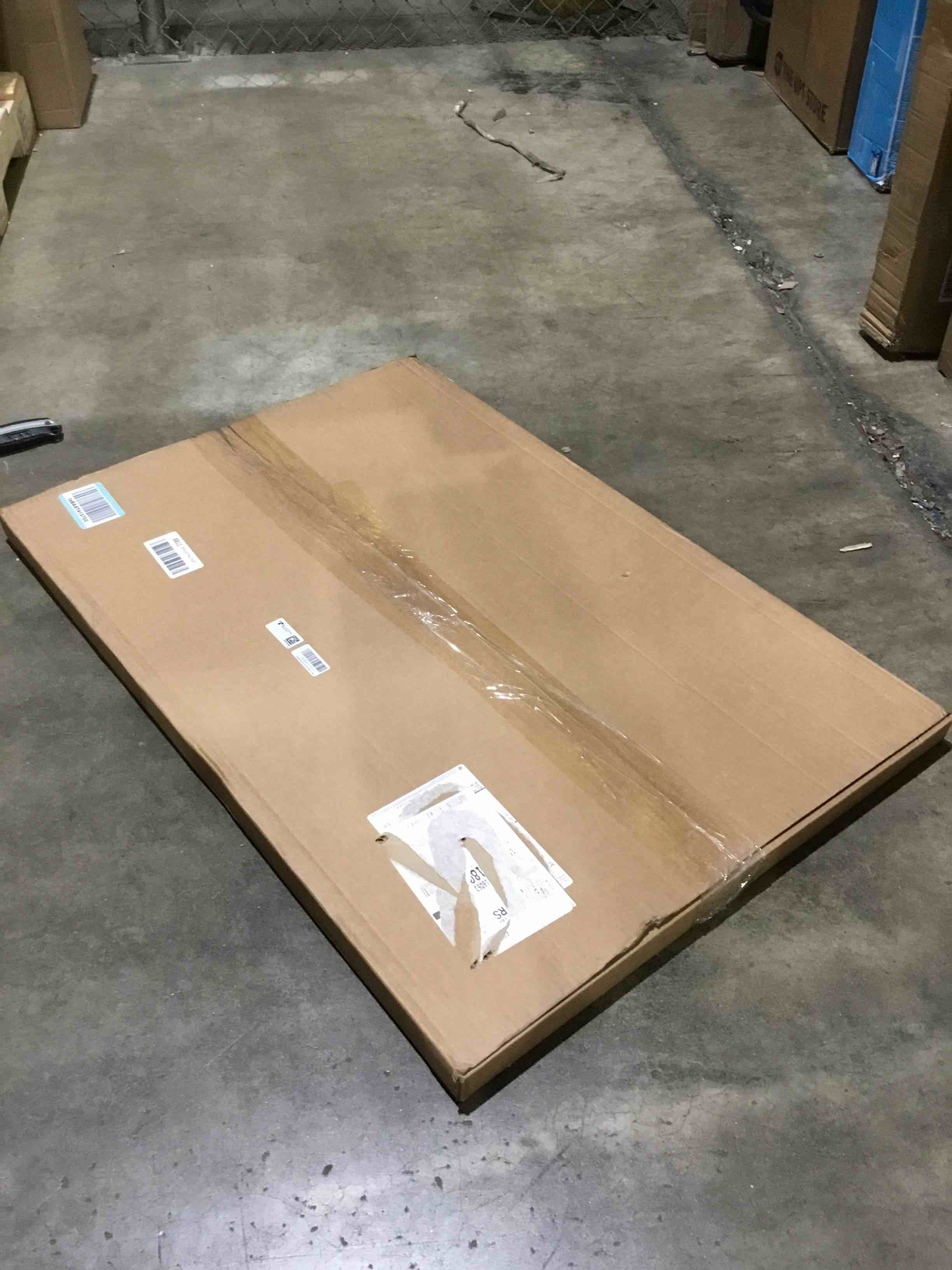 https://s3.amazonaws.com/lotting-images-prod/bidfta/YEL3531448_1760477176853.jpeg