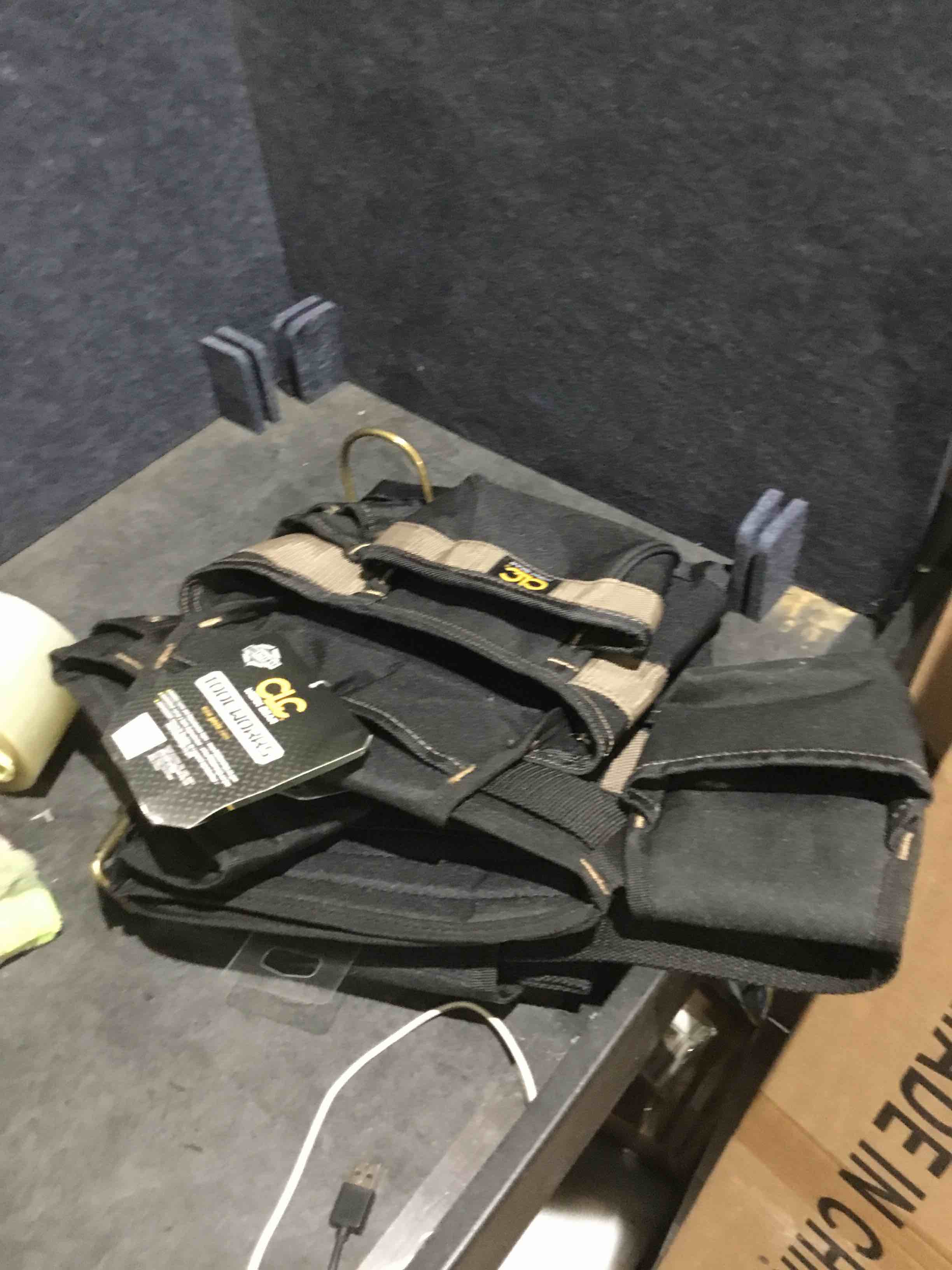 Condition photo showing New/Like New for CLC Custom Leathercraft 1604 16 Pocket, 4 Piece Combo Apron,Black