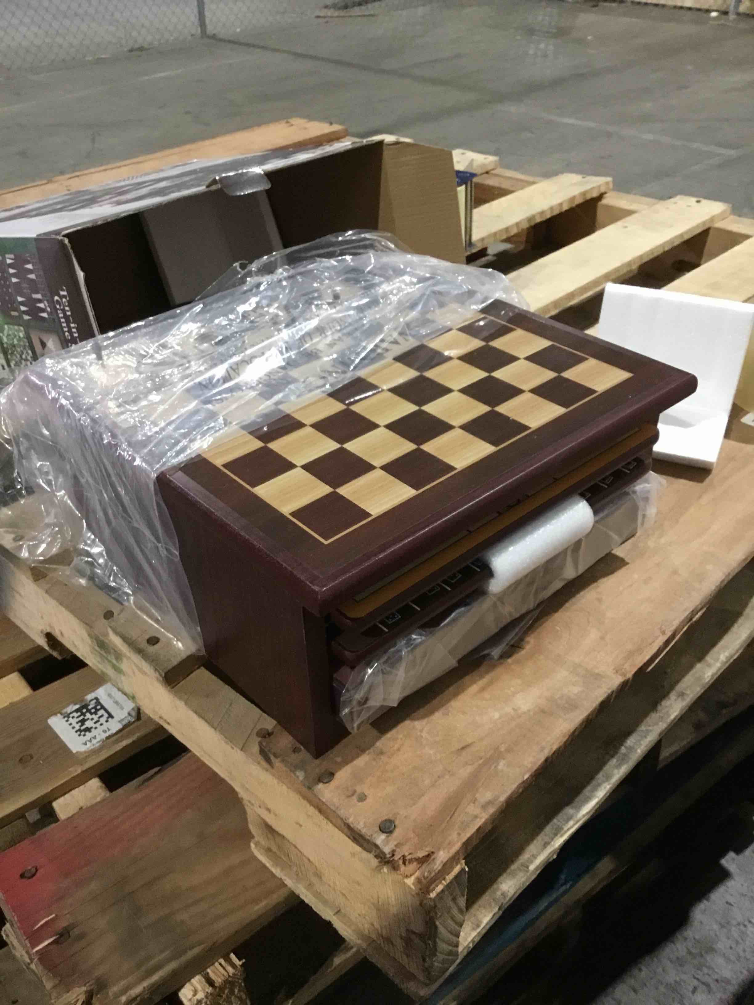 Condition photo showing New/Like New for etna products ten in one game set 