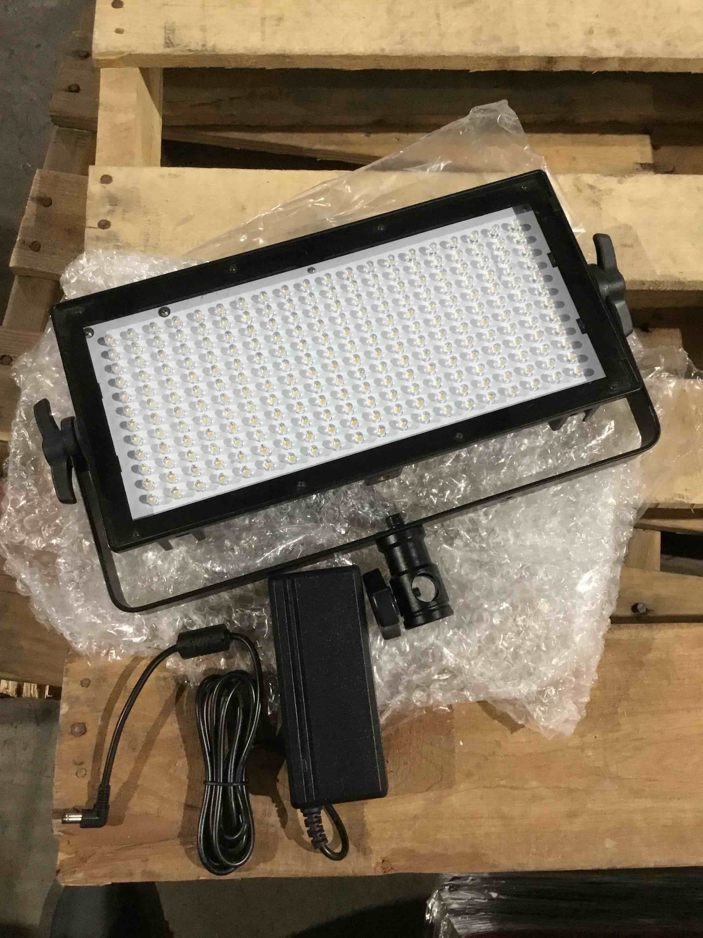 Condition photo showing As Is for genaray sp-e-240b spectroled essential 240 bicolor led light 